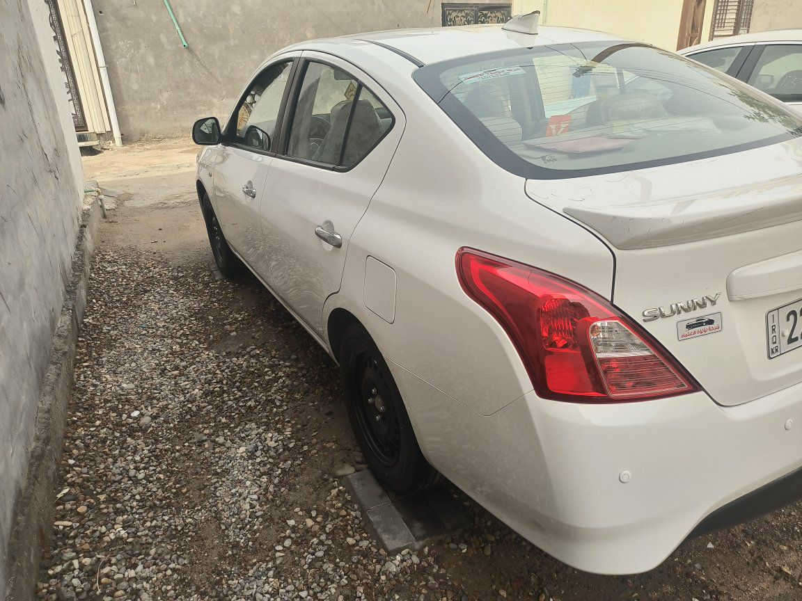 نيسان سني 24 هنديه ماشيه 7 تالاف بسم شركه الاعتماد شاشه اكزز اربع سماعات وكاله بسمي السعر 122 وبيهه مجال الي يعجبه يتصل مايعجبه لايحط تعليق سلبي ***********
