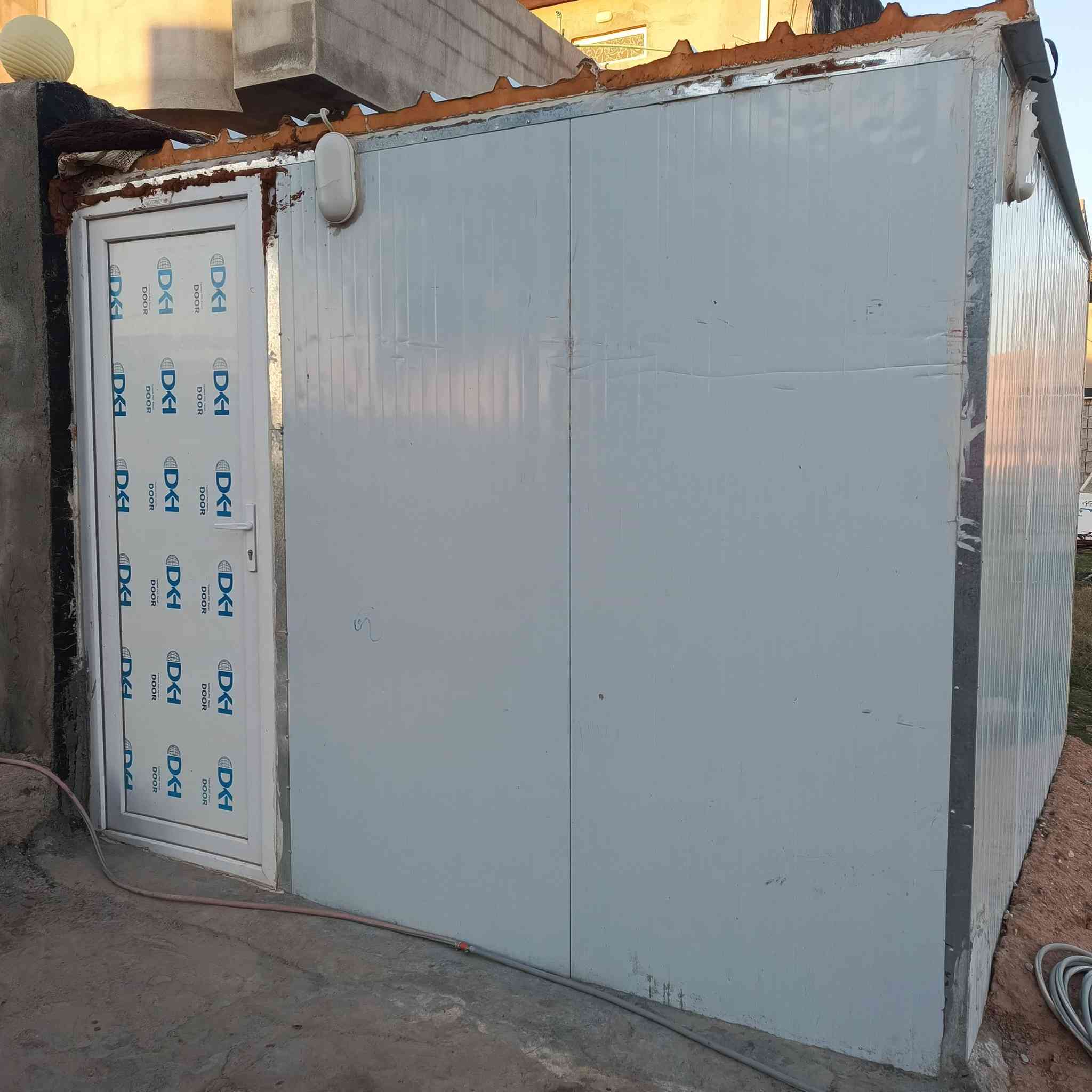 محل كرفون البيع قياس 3في 3 سعر 550 مكان خانقين بختاري فول فول نضافه ***********
