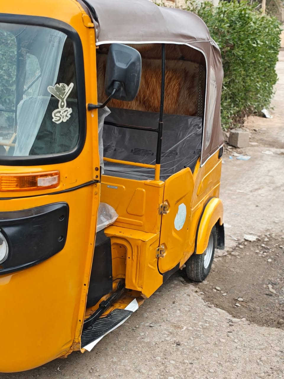 سلام عليكم شباب تكتك باجات موديل واحد وعشرين تكتك مثل ماموضحه بل صوره رقم وسنويه تكتك مجفته وبدي شوفت عينك سعره 6ونص وبيه مجال الشراي فقط رقمي ***********مكاني بصره هارثه درو معمل ورق
