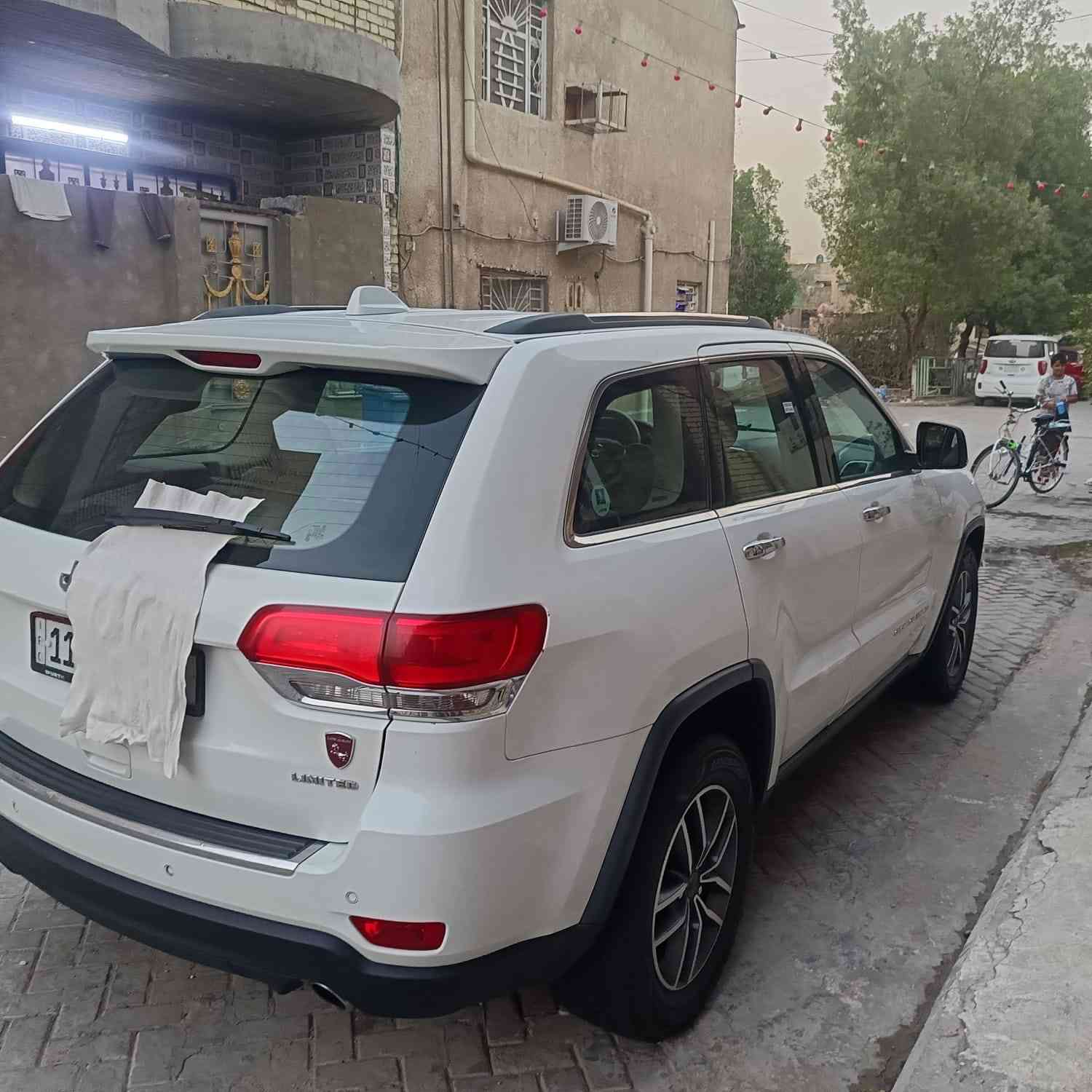 جيب لاريدو موديل 14 فول واحد ع واحد خليجي فول ما عدة جكات   بيهة بارد بسيط بلباب ورة الصدر السعر  195 وبيه مجال  مدينه الصدر  /   ***********
