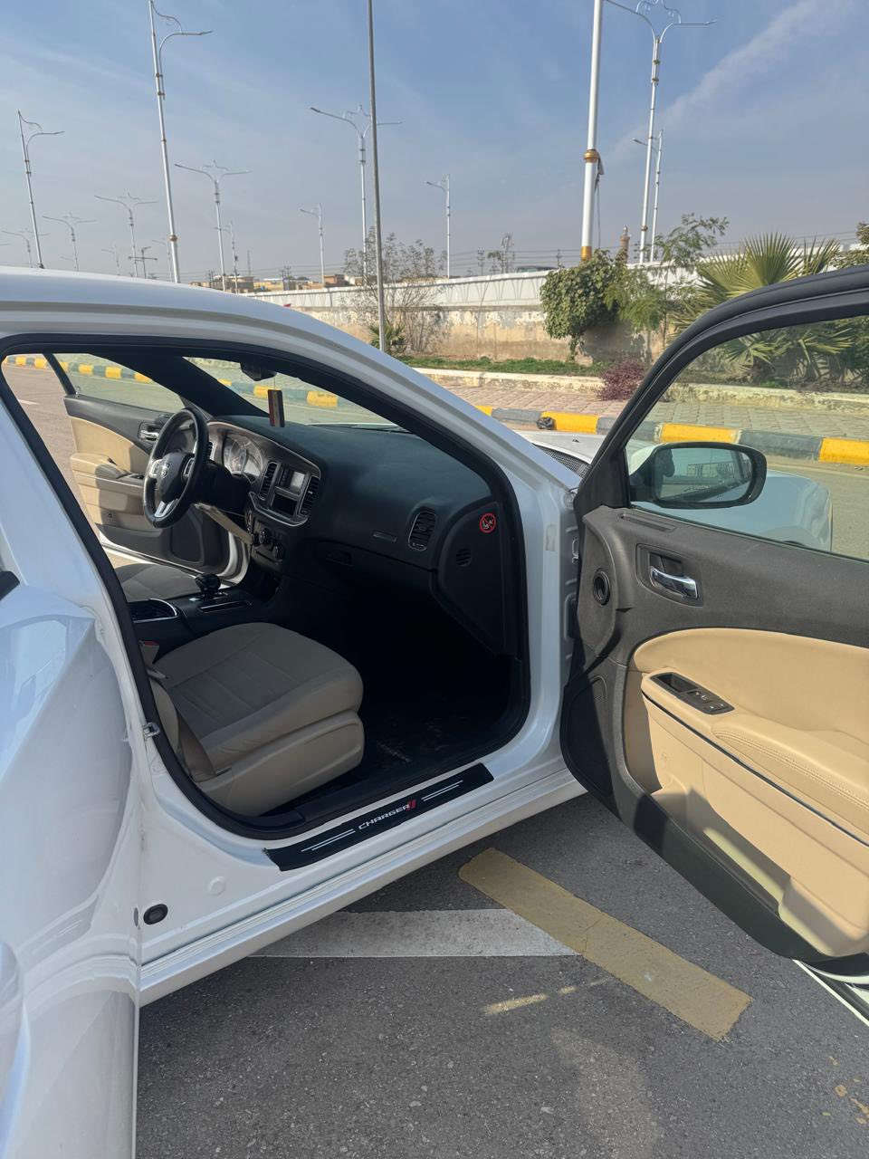 السلام عليكم …
جارجر 13خليجي
كفالة كص ،سرقة عشائر وانتربول 
نضيفة 
كير مكينه كفالة
مابيها كل نقص 
بيها 3قطع صبغ للجمالية
رقم وسنوية متوم طبق الاصل شماليه

السعر 68 وبيها مجال للطيبين

هـ.. ‭0770 426 1630‬
مكانها العماره
