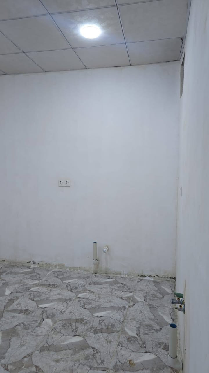 شقه لليجار بلجزيره الفيروزيه شارع 4ايجارها 250درج خارجي معزول غرفه كبيره هول مطبخ صحيات شقه نضيفه ***********
