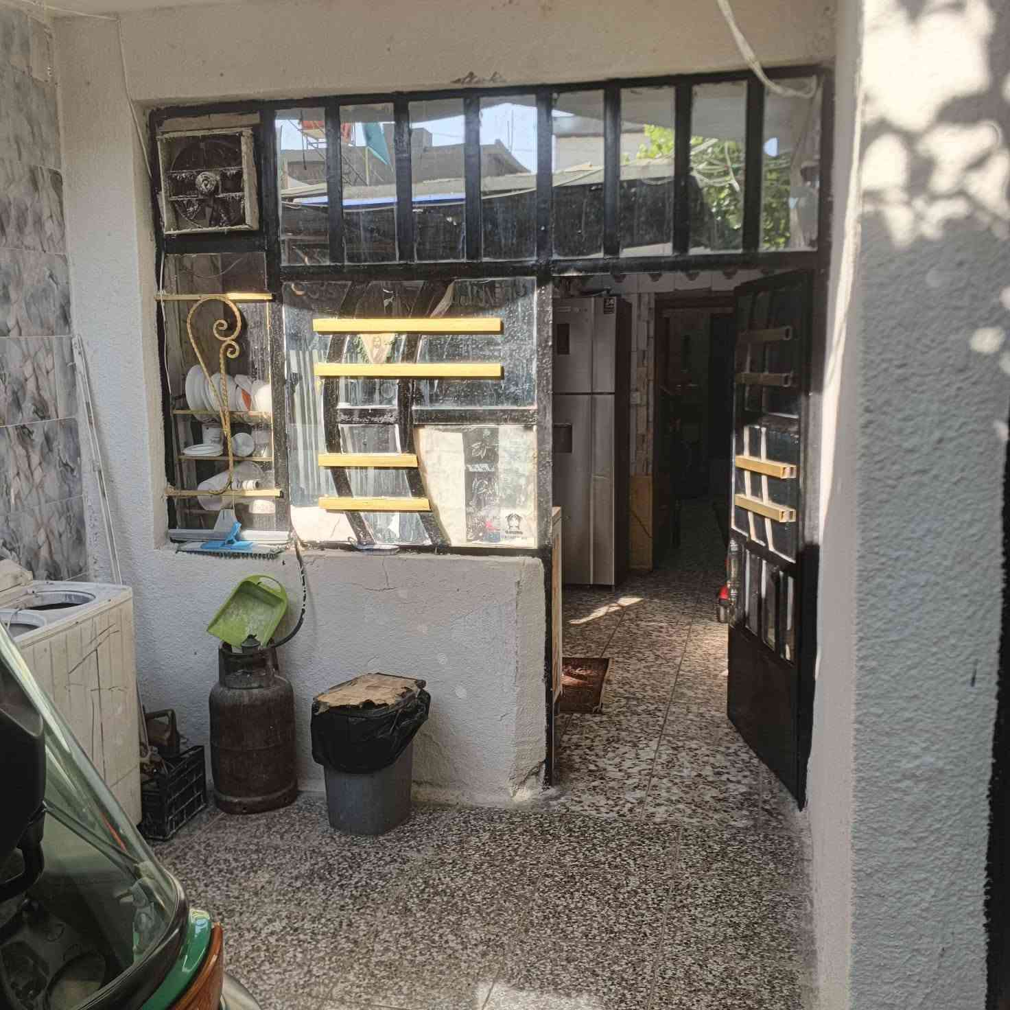 بيت طابو زراعي سند 25 بستان علاي مساحه 250 طابق ارضي ستقبال ومطبخ وصاله 2غرف نوم وصحيات وطابق الثاني 3 غرف نوم وصحيات رقم الهاتف *********** يطل على منطقتين سعر خاص
