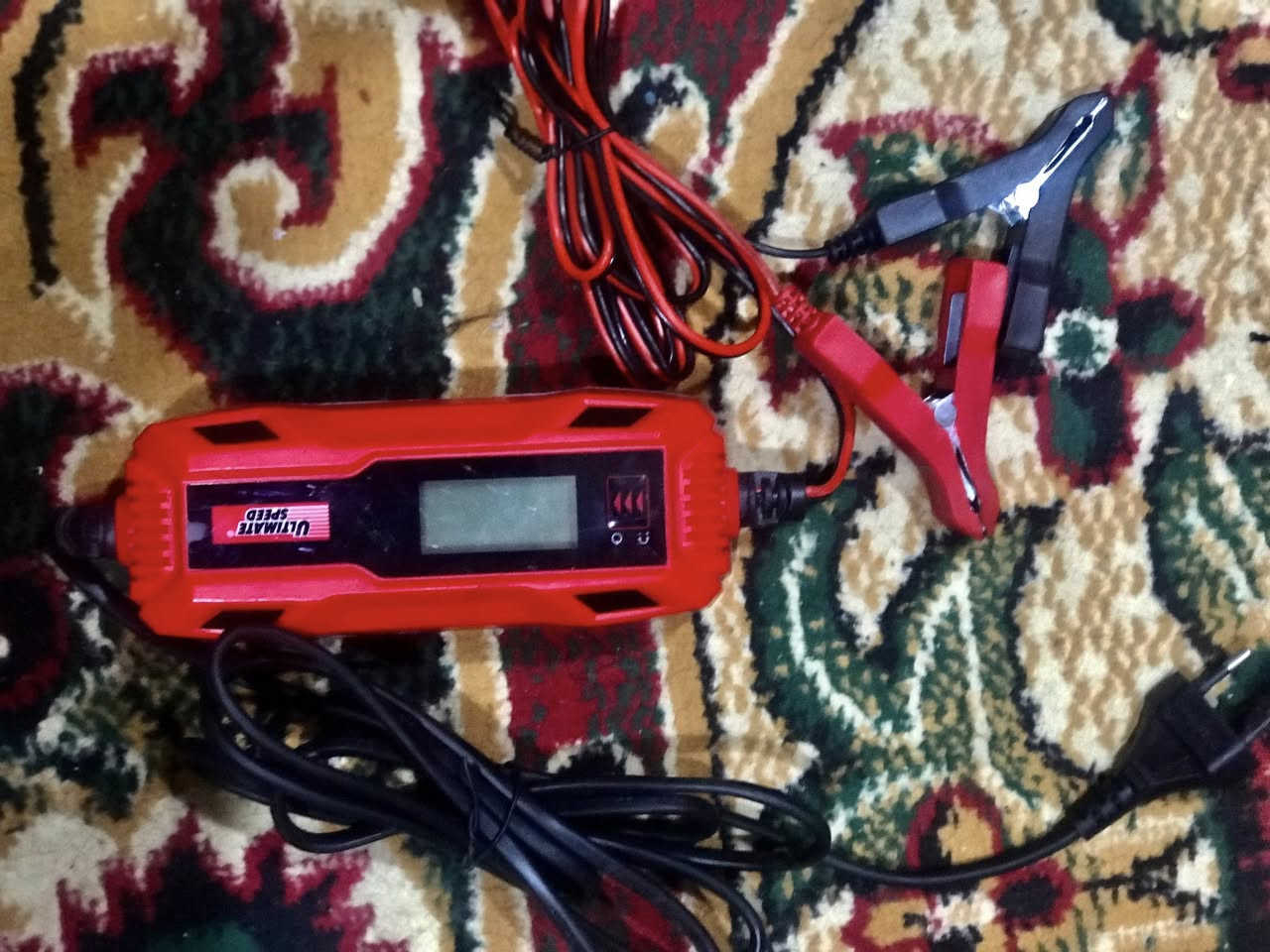 شاحن بطاريات ٦/١٢ ڤولت يشتغل وطني ومولد ضمان يومين الصنع الماني السعر بس ١٠ الف قطع محدوده موجود توصيل مجاني داخل كربلاء  للتواصل خاص او واتساب ***********
