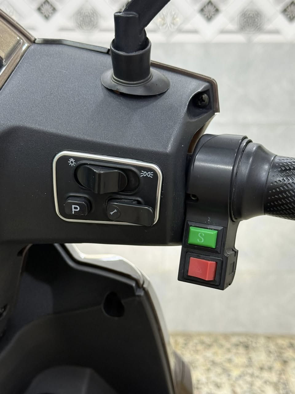 السلام عليكم دراجه شحن للبيع
النوع : سنكس 2025 ويل 12 عالي 
اشاير + دبل اشاره 
ليد عالي ناصي 
السرعه الحقيقه 80 
حجم الملف 2000W
‏بصمه + سويج + كرت تشغيل ذكي 
6 بطاريات + صندوق جبير + شلعه قويه 
السعر 800 الف        العنوان بغداد مدينة الصدر


**إذا كنت صاحب هذا الإعلان وتريد حذفه لأي سبب، رجاءا أرسل رسالة إلى الدعم الفني**