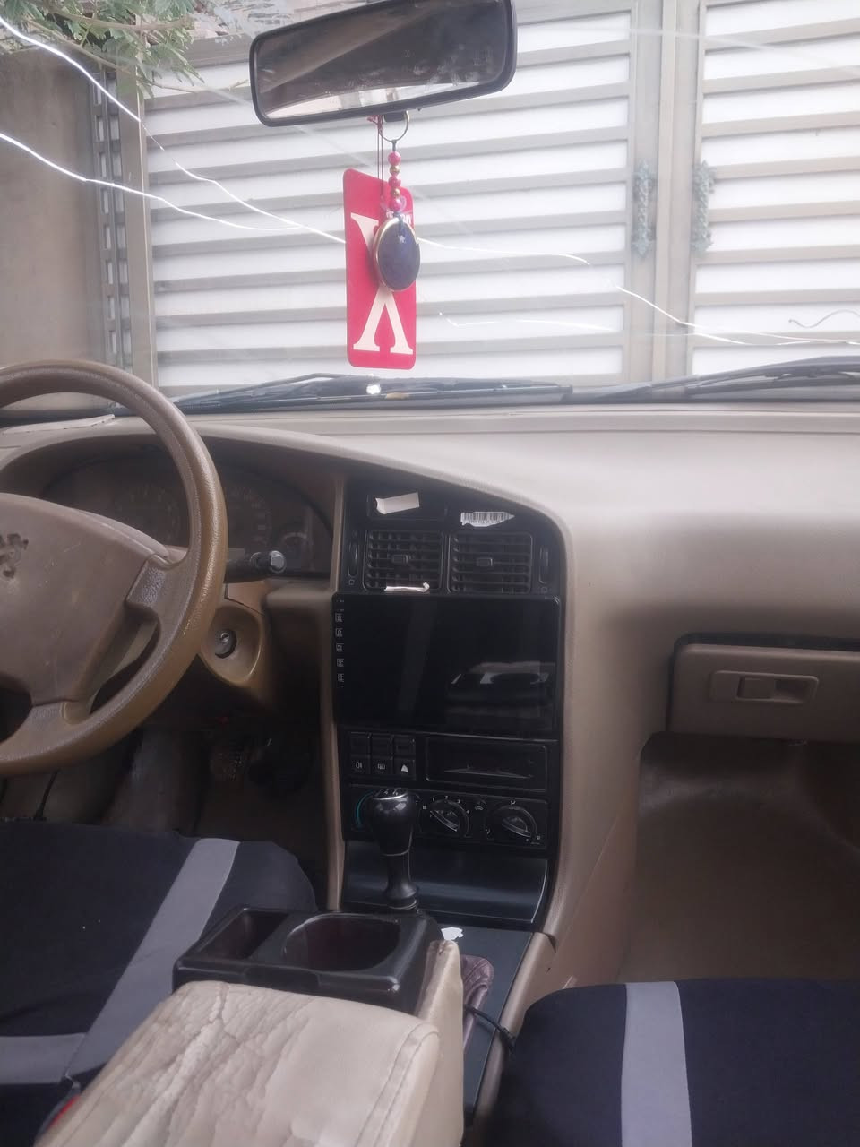 بيجو 405مكينة فرنسي موديل 2010 باسمي السعر 27 }}}}}***********
