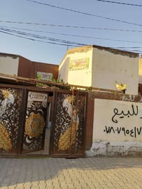خلف الملعب • ٢٠٠م • غرفتين