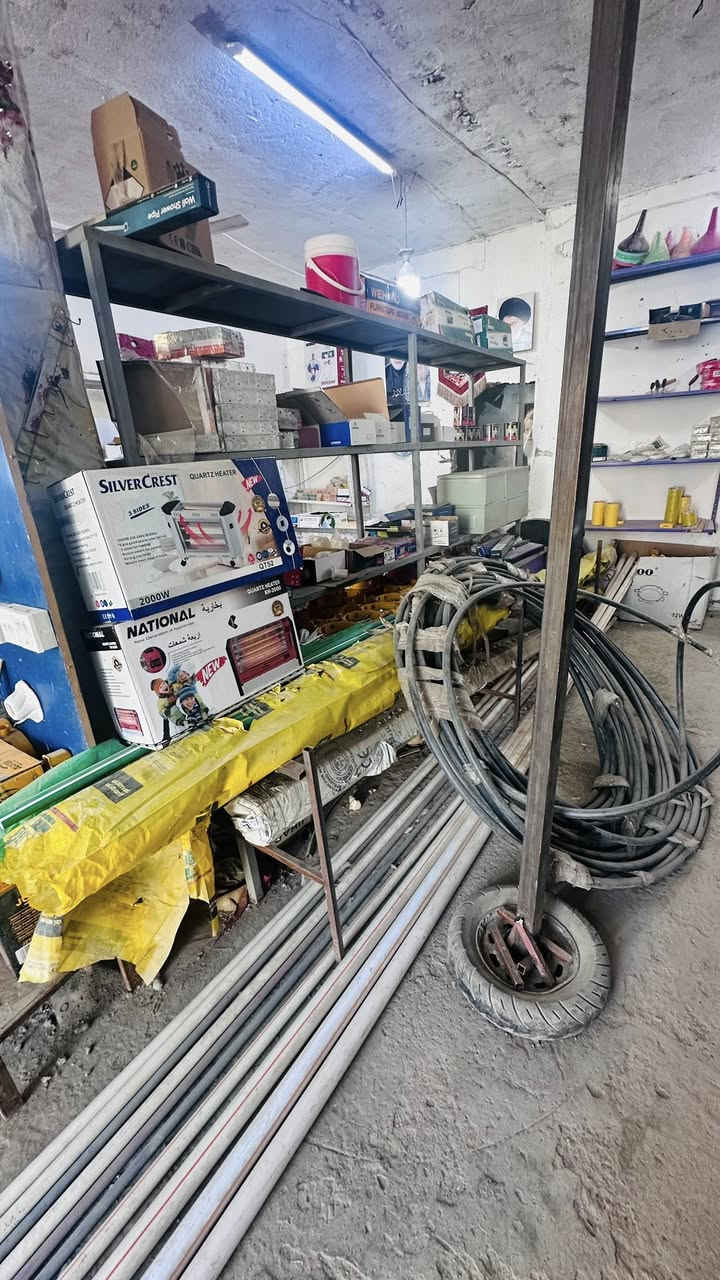 سلام عليكم غراض الانشائيه البيع الرفوف هم وياهن شلع قلع المحل كله مكان الشعله الدوانم ***********
