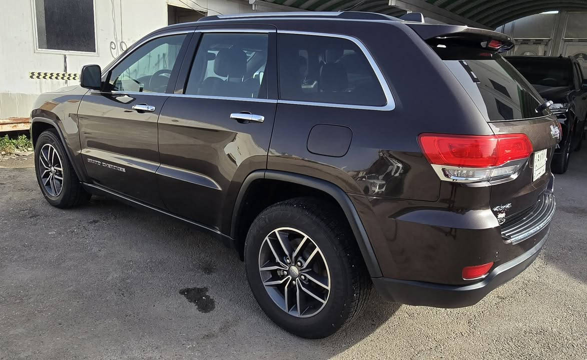 جيب لاريدو 2017
كلين تايتل 
رقم بغداد
 فتحه سقف 
بصمه ابواب 
تشغيل عن بعد 
صندوق كهرباء 
انظمه قياده 
فور ويل 
لايت زنون 
مكينه 3600
ماشية ١٥٠ الف km سياره نضيفه كلش مابيه اي نقص ***********
