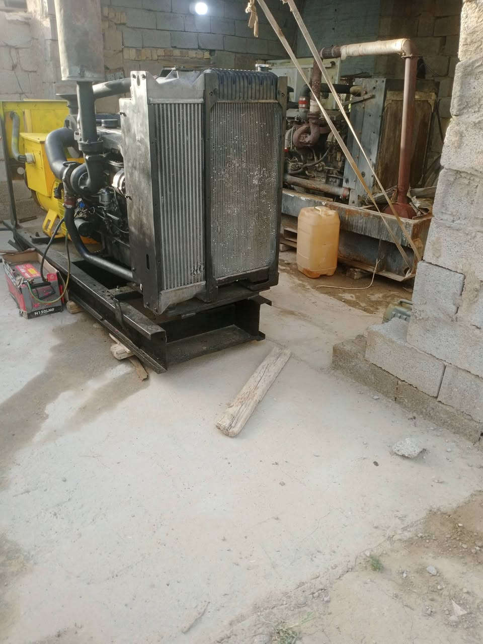 السلام عليكم 
بيركز انجليزي 150kv بيع بسبب زيادة الحمل 
واذا اكو مولد اكبر من عنده للمراوس 
مكاني واسط قضاء الحي 
الله يشهد عليه غراضهه كلهه جديده حتى وصولات موجوده 
رقم الهاتف ***********
