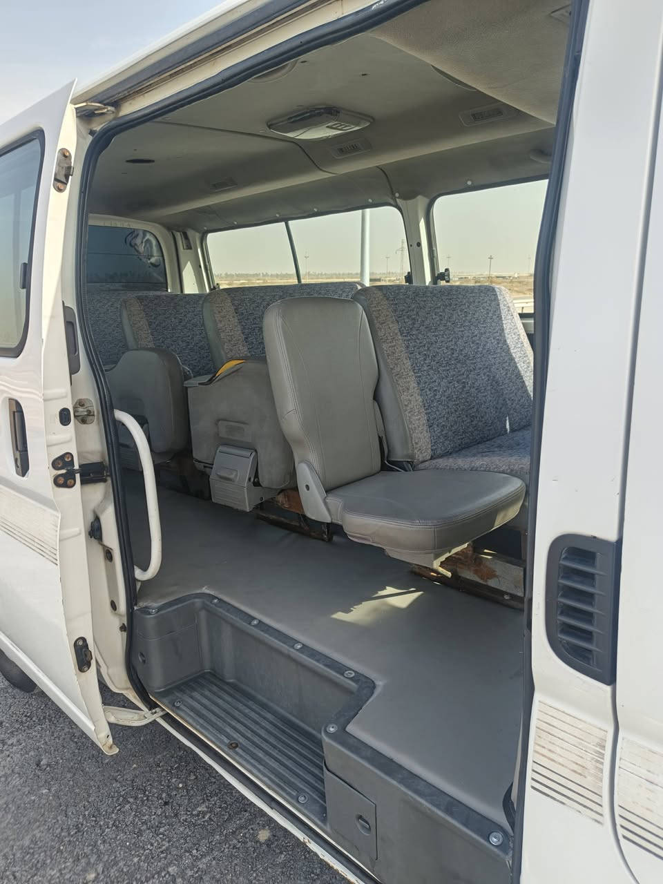 السلام عليكم نيسان يورفان للبيع موديل 2010الرقم خصوصي لا اجره ولا حمل خصوصي كير اكسن مكينه مكفولات تخم تاير جديد شاشه كامره مضخم صوت دوشمه جديده ارضيه وكشنات 
كلابيات مال ستاركس ابو لكلاص سياره كاز بلاد ومحوره مكينه ستاركس المكينه مكفوله قبل يومين شادهه رقم دولي بسمي السياره المكان بصره  السعر 115وبيه مجال قليل شراي اتصل موشراي لا تتصل ***********
