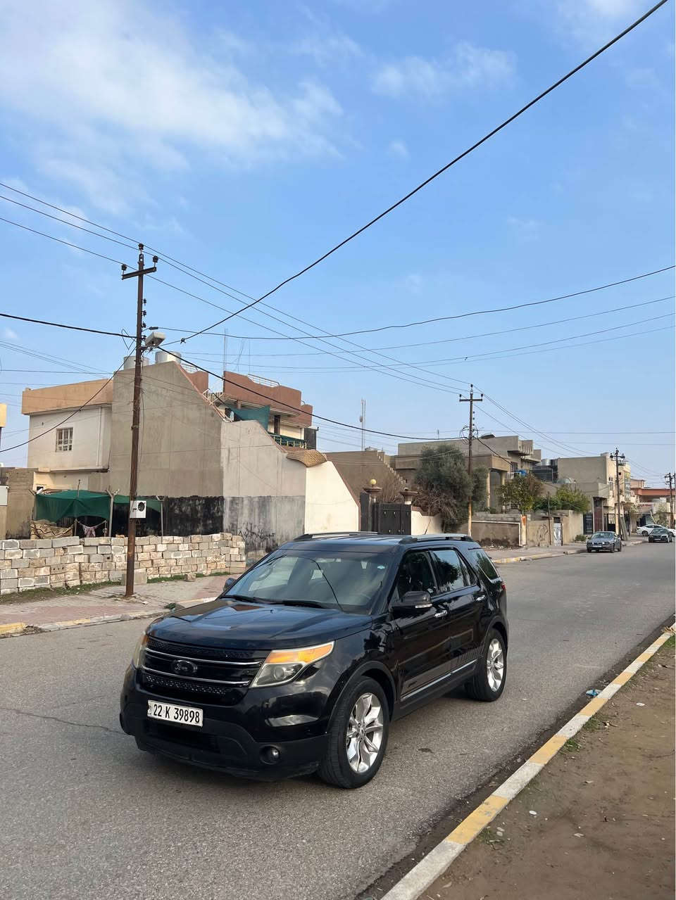 Ford Explorer2012  xlt فورد اكسبلور 
ماشيه220 الف ميل  حقيقي 
السياره بدون صبغ بيه فقط قبغ اللصندوق امبدل بلادي  فقط 
المواصفات : 
-تحديد مسار
-زينون
-تحكم لمس
- مكينة ٦ سلندر 
- ٧ راكب
- ٣ قطع تبريد
- داخل لون اسود 
- تحكم ستيرن 
- شاشة 
- كاميرا خلفية دوارة
- كود ابواب 
السياره بسمي رقم جديد تحويل ثاني يوم وبطاقه بانزين بيه 
كير جديد كير محرك شرط لا صرف ولا بخار واتار بم جديد 
السعر 154 وبي مجال للشراي  
المكان كركوك

الرقم: *********** بي واتساب
 
 رقم هاتف *********** كركوك, العراق
