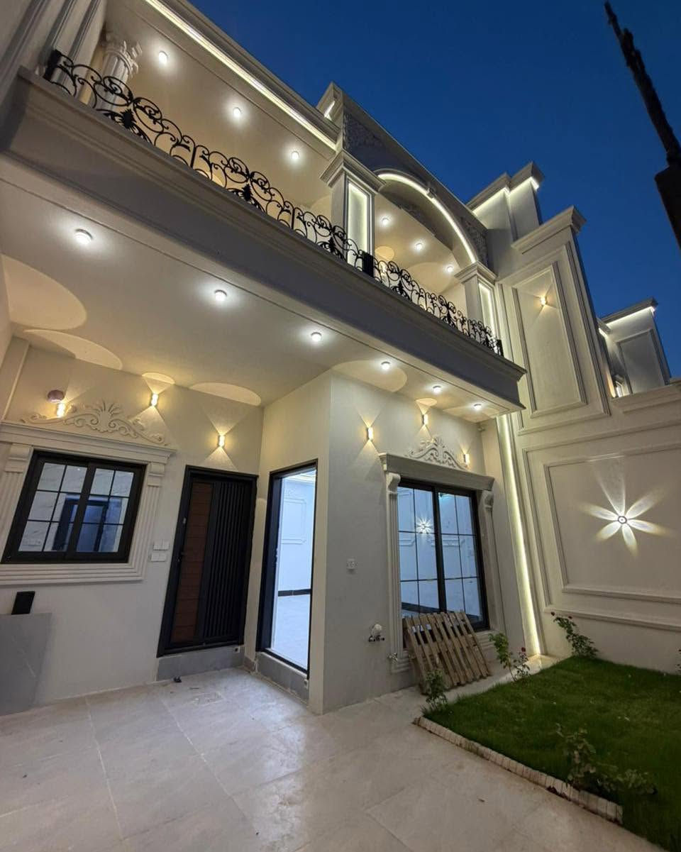 اعلان رقم ( 1243 ) 📺
———————————
داران للبيع ( 150م ) واجهة ( 7.5م ) 🏘
———————————
#موقع_العقار 🗺 : كركوك - طريق بغداد - حي معلمين - مقابل جامع الفتح - على شارع 8متر - واجهة شروق الشمس
———————————
طابق اول : غرفة نوم + مطبخ + هول + صحيات + استقبال + كراج 
طابق ثاني : 3 غرف نوم + صحيات + هول
———————————
طابو ملك صرف - بأسم شخص واحد
———————————
لمزيد من معلومات اتصال على ارقام التالية :
***********
***********
———————————
عنوان المكتب : كركوك - واحد آذار - فلكة اولى
