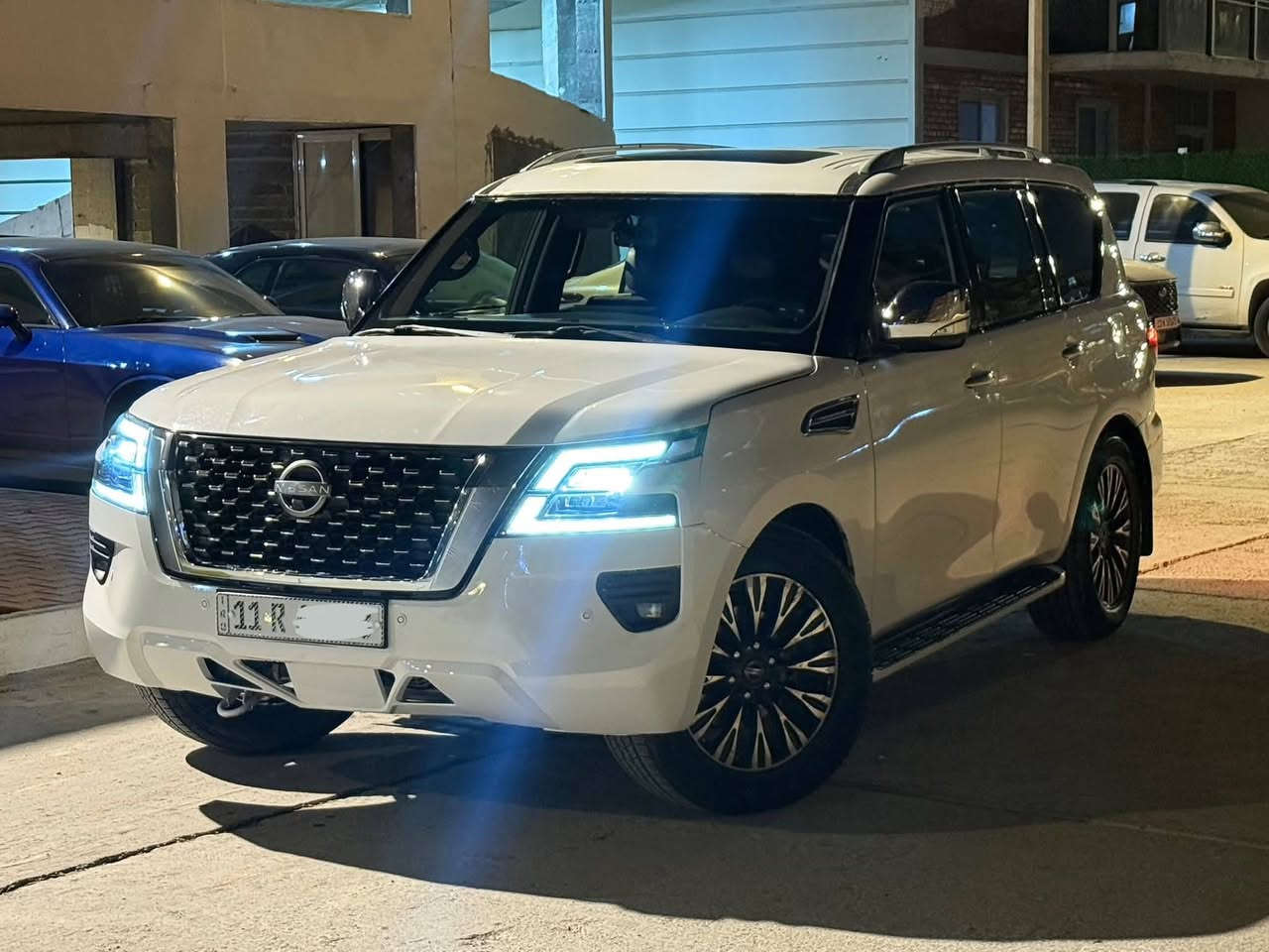 السلام عليكم ورحمة الله
.
نيسان باترول ارمادا 2018 بلاتينيوم ريفرس **VIP** 
Nissan armada 2018 platinum reverse **VIP**
(اعلى فئة في الارمادا 1/1)✅
.
محدثة من الخارج والداخل الى موديل 2024 قطع اصلية 
.
مواصفات :
 • محرك V8 سعة 5.6 لتر
 • قوة تقريبًا 390 حصان
 • قير أوتوماتيك ناعم
 • دفع خلفي RWD
 • أوضاع قيادة متعددة (ثلج – رمل – طرق وعرة)
 • سحب قوي جدًا (مناسبة للسفر والمقطورات)
 • ثبات عالي على السرعات والطريق السريع

تحديث واجهة أمامية كاملة 2024
 • تحديث واجهة خلفية كاملة 2024
 • مصابيح أمامية LED حديثة
 • مصابيح خلفية LED
 • شبك أمامي حديث
 • صدامات أمامية وخلفية محدثة
 • شكل حديث وفخم موديل 2024

جنوط بلاتينيوم أصلية مقاس كبير
 • مرايا جانبية كهربائية + إشارات
 • فتح وغلق مرايا
 • دواسات جانبية أصلية مضيئة PATROL
 • فتحة سقف كهربائية
 • حساسات أمامية وخلفية فعالة 
نظام منع التصادم 
نظام الرادار التفاعلي ومثبت السرعة 

• مقاعد جلد بلاتينيوم فاخرة مختومة Platinum Reverse 
 • مقاعد أمامية كهربائية
 • تبريد وتسخين المقاعد الأمامية
 • تسخين مقاعد المقاعد الخلفية 
 مقاعد خلفية كهربائية
• ذاكرة مقاعد ميموري 
 • مقاعد الصف الثالث كهربائية مريحة
 • تحكم مناخي ثلاثي (أمام – وسط – خلف)
 • ديكور خشب بلاتينيوم
 • إضاءة داخلية مضافة سقف رولز رويز

شاشة وسطية كبيرة موديل 2024
 • شاشات خلفية للركاب
 • نظام صوتي BOSE الأصلي (صوت نقي وقوي) 13 سماعة
 • بلوتوث
 • AUX / USB
 • تحكم من المقود بعدة خيارات متعددة

كاميرات امامي خلفي
 • رادار
 • نظام النقطة العمياء
 • نظام الحفاظ على المسار
 • نظام التحذير من الاصطدام
 • مثبت سرعة
 • حساسات محيطية
 • ABS
 • ESP
 • Airbags
 
• تشغيل بصمة
 • تشغيل زر
 • دخول ذكي
 • فتح شنطة كهربائي
 • قفل مركزي
 • نوافذ كهربائية
 • طي مقاعد كهربائي

المقاعد الخلفية (الصف الثاني) منفصلة VIP تخوي على ثلاث مساحات تخزينية 
كونسول وسطي للتحكم في الصوت والتبريد والتدفئة ولربط سماعات الرأس وتحكم بتدفئة المقاعد ومداخل HDMI و USB خلفية 
****

ملاحظة / السيارة مصبوغة عام بسبب حادث اخر داخل العراق  #
 
الحادث جاملغ ايسر وبنيد مرفقة الصور في المنشور ، 

السيارة رقم بغداد (تم اخفاء الرقم)

السعر المطلوب 220

بيع او مراوس حسب القناعة 
***********
مكاني اليرموك اربع شوارع 
او مجمع بوابة الكاظمية
