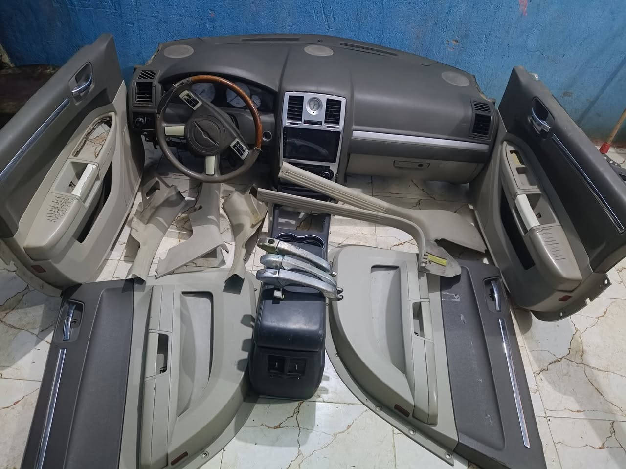 سلام عليكم اخوان غرفه أوباما عشره عسليه للبيع دشبول كامل مع تاب شغال شرط مع بطاين مع عضمات مع فرس كامل مكاني ميسان العمارة رقم الهاتف *********** الشراي يتصل وبخدمته
