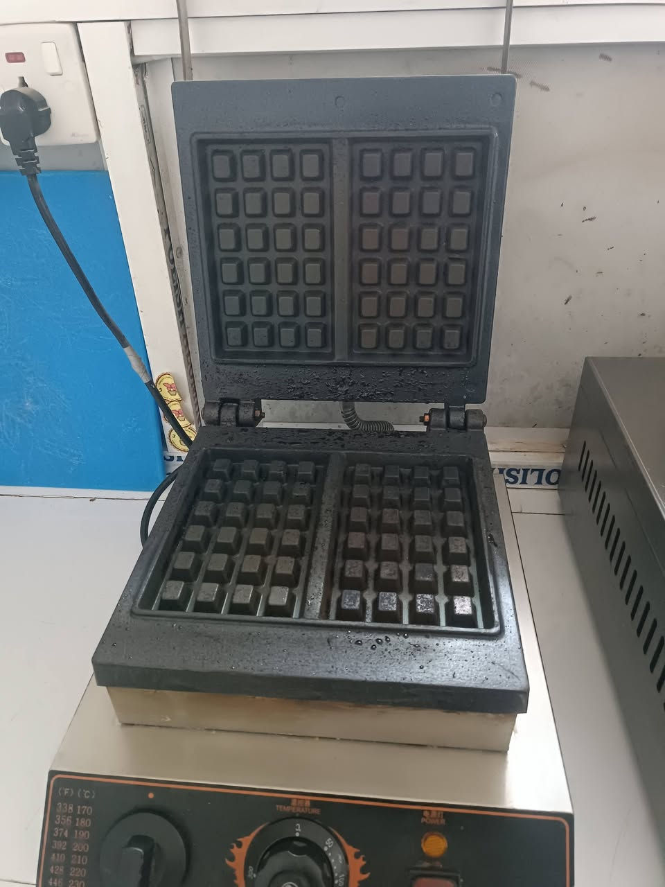 للبيع
مكينة أيس اكريم 
مكينة أزبري 
جهاز كريب 
جهاز وافل 
ماكينة اسبريسو

للأستفسار  ***********
