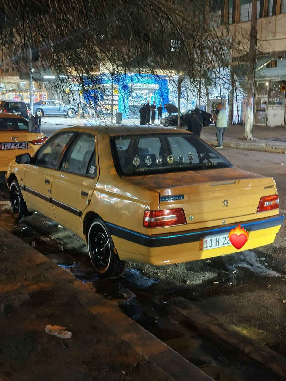 السلام عليكم للبيع بيجو لميس 16 سياره جاهزه جاهزه من كلشي كير مكينه منضومه تبريد كله جديد صدر خلفي صدر امامي عليها ادامه كله اصلي ايساكو دوشمه جديد تخم تاير خط ابيض جديد سياره كامله من كل النواحي سياره استخدامي الشخصي لابياع ولاشراي سياره مكملها من كلشي كبل للشارع  ،، كلشي ماشيل منها من غراض لابيها خياس ولاشي سياره تجي وتشوف بعينك هسه صورتها بيها ربع جاملغ خلفي يم البك لايت طخه صغيره ومهمره بارد عله كد شبر مو اكثر ،، مصفره هيئه وغرامات سنويه جديد هزه جديد بسمي سعر 46 عنواني بغداد الحريه رقمي ***********
