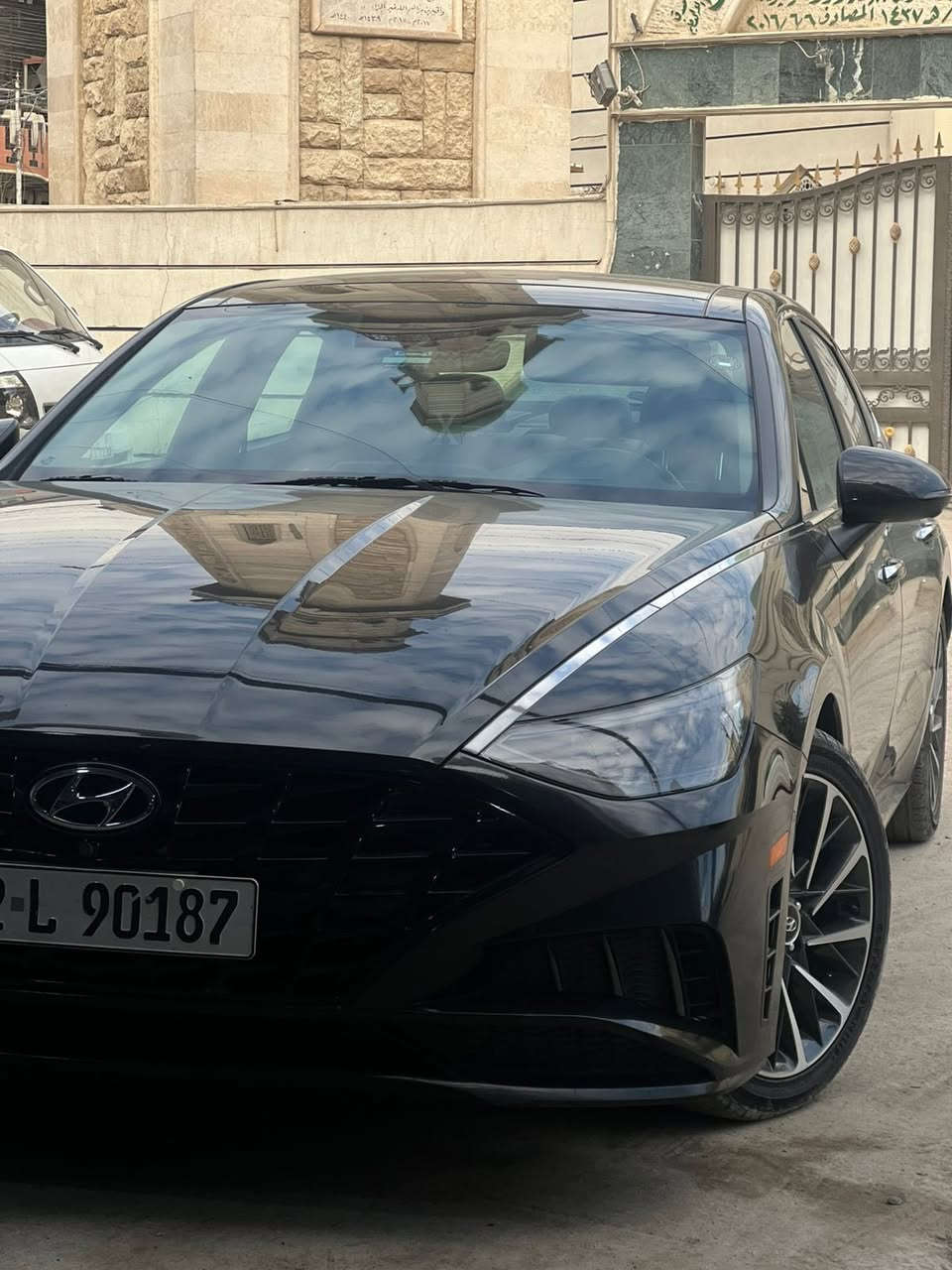 السلام عليكم
للبيع سوناتا 2022 1.6 توربو لمتدد
السياره فول مواصفات للاخير بانوراما لايت ٤ عدسات اربع كامرات حساسات امامي خلفي رادار امامي جانبي خلفي توقف تلقائي قياده ذاتيه اضاءه محيطيه كل الالوان عدادت دجتل كامرات جانبيه بلعدادت كير ٨ نمر 
بيها صبغ جاملغ خلفي فقط وبابين مبدل نفس اللون 
بدون ايرباك السياره نضيفه كلش على ايدي مستوردها استخدامي شخصي بعدها كلها بلاديه ووكاله حتى مي الشركه بعده بيها بلادي كلشي بلادي بيها 
مكان السياره بغداد 
***********
***********
