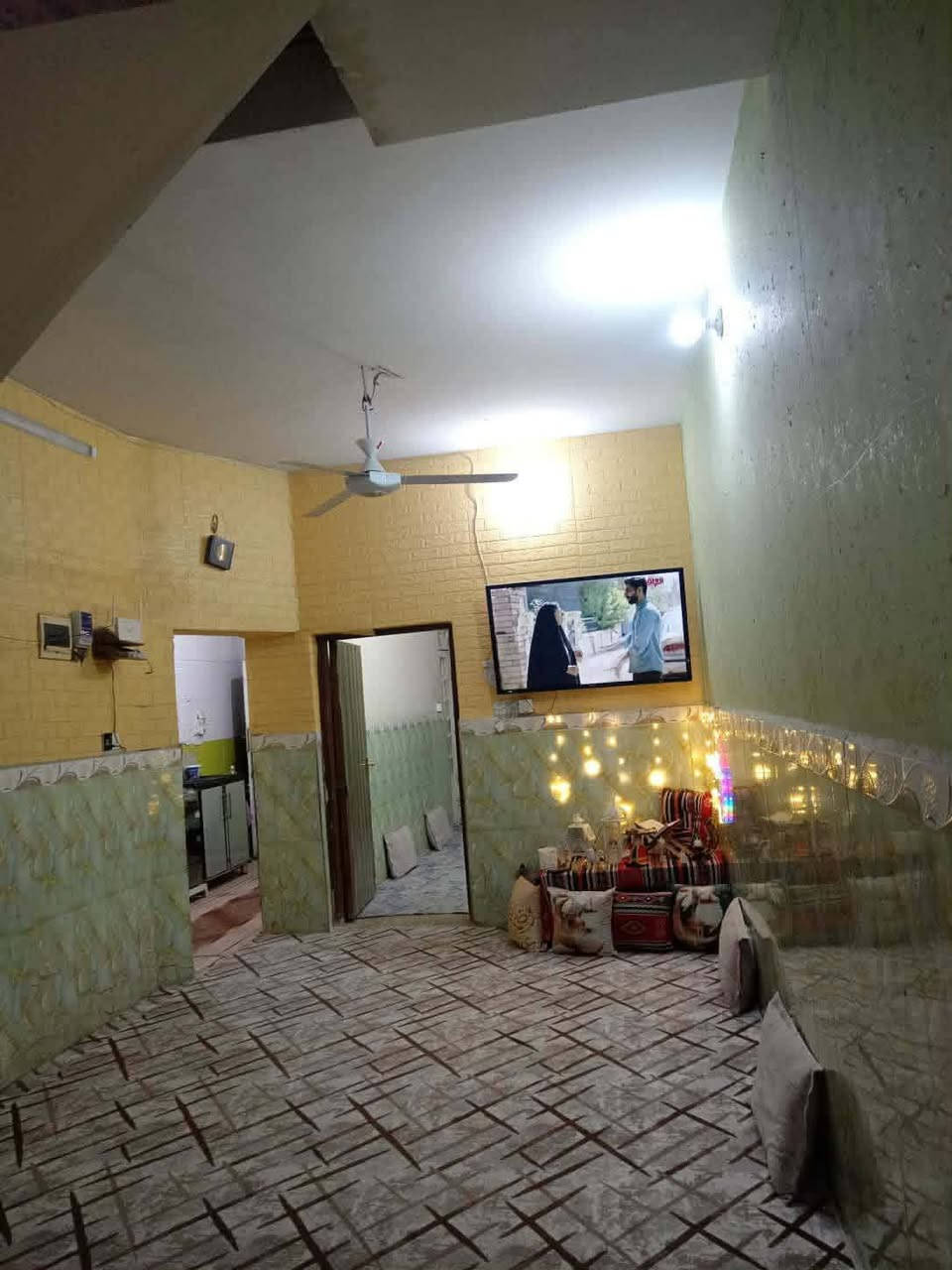 يالله بيت لليجار. طابو صرف نجف حي ميسان ***********

طابق ونص. غرفة.   صالة.     مطبخ.    استقبال 

صحيات. داخلية.  وخارجية الطابق الثاني. غرفة. وصالة 

       سعر. اليجار. 325. الف. ***********
“””””””””””””””””””””””””””””””””””””””””””””””””””””””
             مكتب ابو حوراء الحسناوي للعقار 

            بيع.      شراء.   ايجار.  رهان

عنوان المكتب نجف حي ميسان مقابل السوك الأخير 
""""""""""""""""""""""""""""""""""""""""""""""""""""
