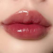 وداعاً لجفاف الشفاه مع سحر Sultana Rôse 🐍✨
هل تبحثين عن العناية الكاملة لشفتيكِ؟ 👄 نقدم لكِ مرطب الشفاه 3in1 بتركيبة زيت الثعبان المبتكرة التي تجمع بين الترطيب، الإصلاح، والتوريد الطبيعي 💖.
لماذا ستعشقين هذا المنتج؟ 👇
 عناية فائقة: تركيبة غنية تعمل على ترطيب الشفاه بعمق وتنعيم خطوطها، مما يحافظ على مظهرها ناعماً وصحياً لفترة طويلة 🧴✨.
 تغيير لون ذكي: يتميز بخاصية فريدة تجعل اللون يتغير وفقاً لدرجة حرارة شفتيكِ وقيمة الـ PH، ليمنحكِ لوناً طبيعياً وجذاباً من الداخل للخارج 🔮💄.
 مكونات غنية: مدعم بفيتامين E (توكوفيرول) وزيوت طبيعية لتغذية مثالية 🍃🌟.

سعر القطعه 2500


**إذا كنت صاحب هذا الإعلان وتريد حذفه لأي سبب، رجاءا أرسل رسالة إلى الدعم الفني**