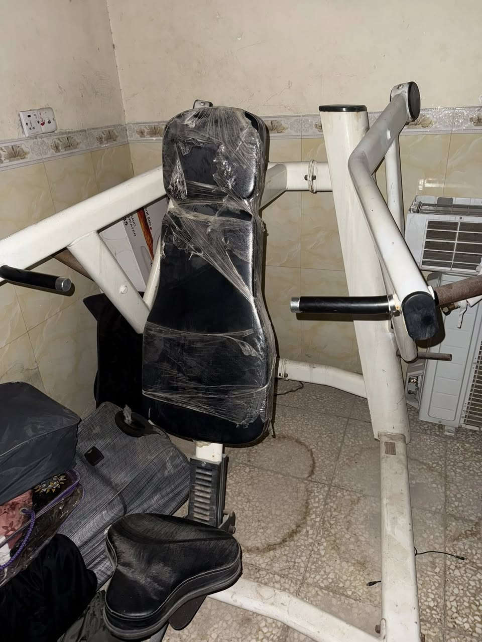 جهاز ضغط اكتاف استخدام قليل  سعره مناسب العنوان بابل حله للاستفسار الاتصال ***********
