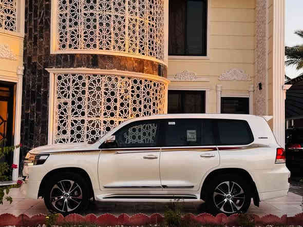 ﷽
بسعر مناااااااسب جدا
‏‎سلام عليكم 
 للبيع او مراوس 
لاندكروز 🔥 2017  💣 بريم اصل  🚀 GXR:
السياره احله من الصور بالحقيقه 
فول مواصفات 1/1 💯 :
1- فتحة 🕳️
2- بصمة 🔐
3- ماشية 90 حقيقي 🧡 وقابلة لزيادة 
4- حساس خلفي وامامي 🎶🔊
5- ثلاجة 🥶
6- 2 كراسي كهرباء ⚡
7- تشغيل عن بعد 💥
8- شاشات عرض 💻
9-كامرات 2 دوارة 👀
10- 8  ايرباك 
11-دفع رباعي 🎮
12- شاحن واير لس
12- رقم بغداد  بأسمي 
حجم المحرك: 4000 ✅
ملاحظة // السيارة كفالة عامة من جميع النواحي 
وشرط  الفحص ✅  شاديلها كت كامل 21 اصلي مؤسسه بشرط 
جديدة بمعنى الكلمه شرط زيرو  تخم تاير حدادية تبريد جاهزة من كلشي مابيها اي نقص وبالعافية ع تكون من نصيبه
بأسمي شخصياً هزه وفحص جديد تحويل مباشر  
#مفخره_الأرض 🔥 
🟩 السعر المطلوب  _ ( 488 $ )💸قفل                            
ماكو هيج سعر بهيج نظافة مستحيل 
لاستفسار الاتصال ع الارقام التالية 📲📲
‏ *********** // ‭0781 578 1463‬ ) 

تحياتي لجميع 🌹 🌸 🙏🏻
الموقع 
‏https://maps.google.com/?q=32.753235,44.410568

‏‭
