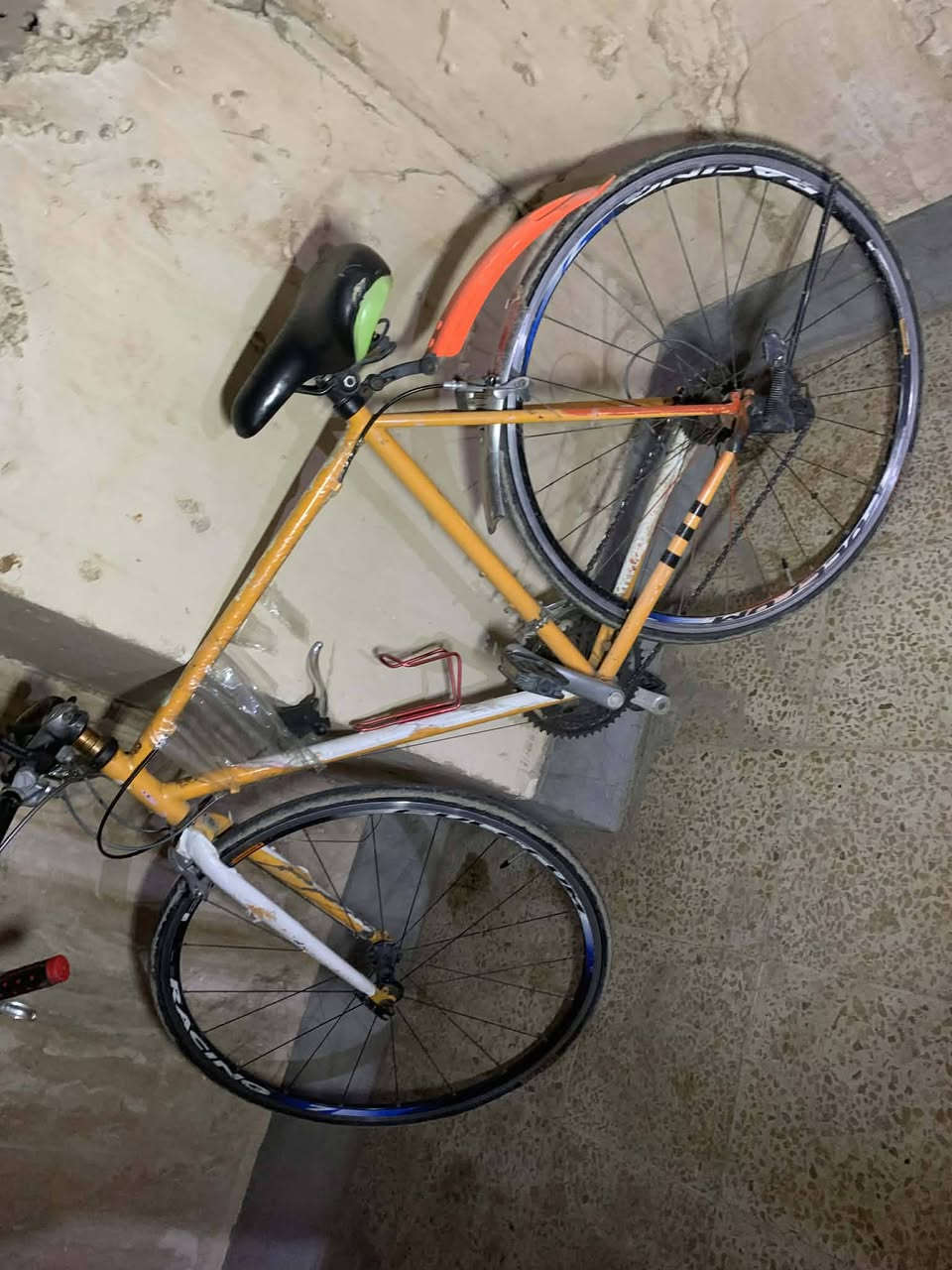 سلام عليكم عندي بايسكل رياضي كل عيب مابي سعر 50وبي مجال
***********
