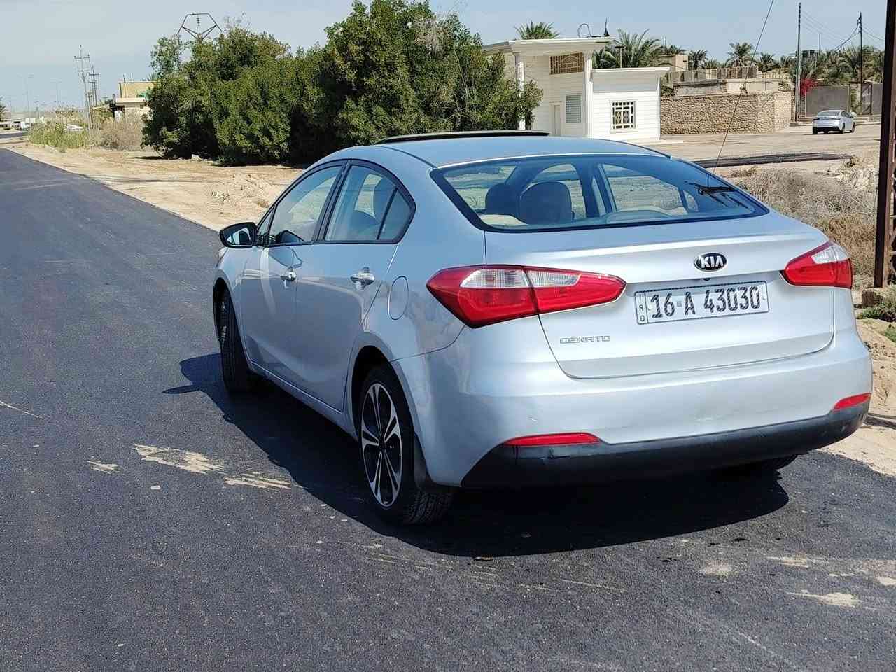 السلام عليكم
للبيع كيا سيراتو خليجي 2016
رقم قادسيه انكليزي تحويل ثاني يوم
مواصفات تحكم ستيرن فول كروز سرعه
فتحه سلايت لد امامي ويل كب كروم
مري شفط اشاير بل مري ساحبه وحافضه
شاشه وكامره يدات نيكل سياره جاهزه حداديه وكير ومحرك وتبريد
         السعر 125 وبيها مجال
اي استفسار اتصال ***********
