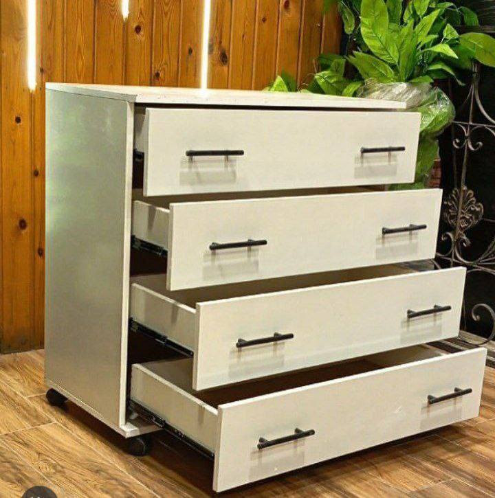 جزامة ✨
او ادرور✨
او ميز جرارات ✨
كلشي يرهم 🥰

✨عرض متر
✨ارتفاع 80 ماعدا الارجل 
✨4 جرارات

#السعر 145
الالوان حسب الطلب


**إذا كنت صاحب هذا الإعلان وتريد حذفه لأي سبب، رجاءا أرسل رسالة إلى الدعم الفني**