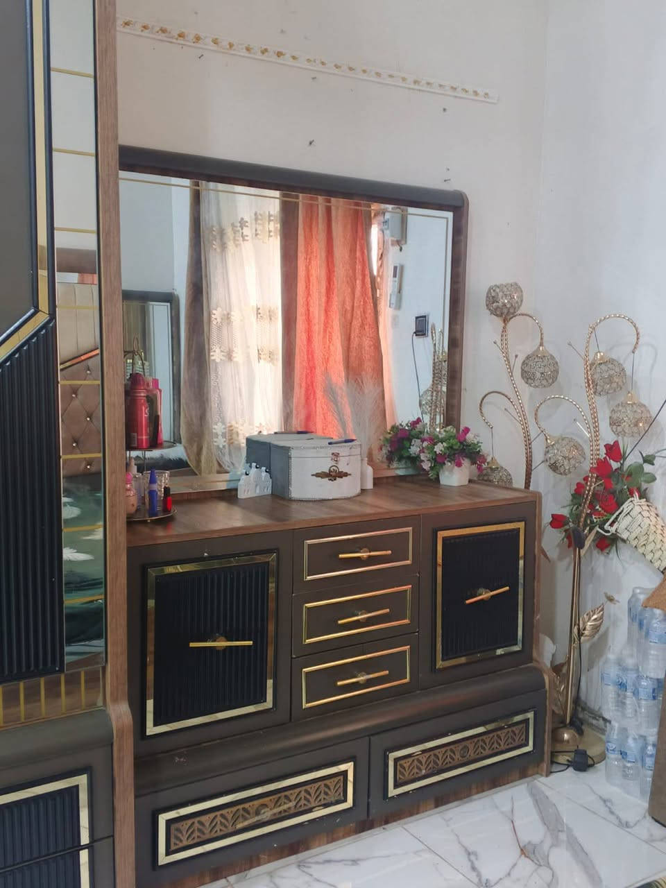 غرفه للبيع نظيفه
مجرات يراد تصليحها بسيط 
سعر 750
الخضر


**إذا كنت صاحب هذا الإعلان وتريد حذفه لأي سبب، رجاءا أرسل رسالة إلى الدعم الفني**