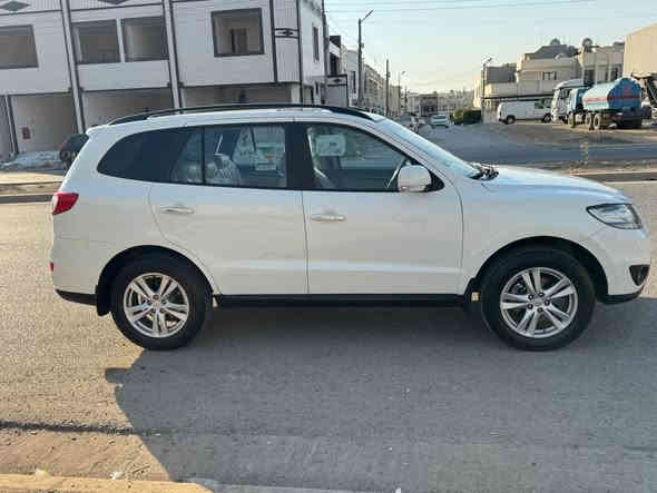 سلام عليكم 
سنتافي 2012 فول الفول ماعده بصمه 7 راكب 3 قطع تبريد داخل صاج 
محرك 4 هزه وسنويه ورقم كله جديد تحويل مباشر بيع اومراوس بشمال فقط مكان الشرقاط 
***********
