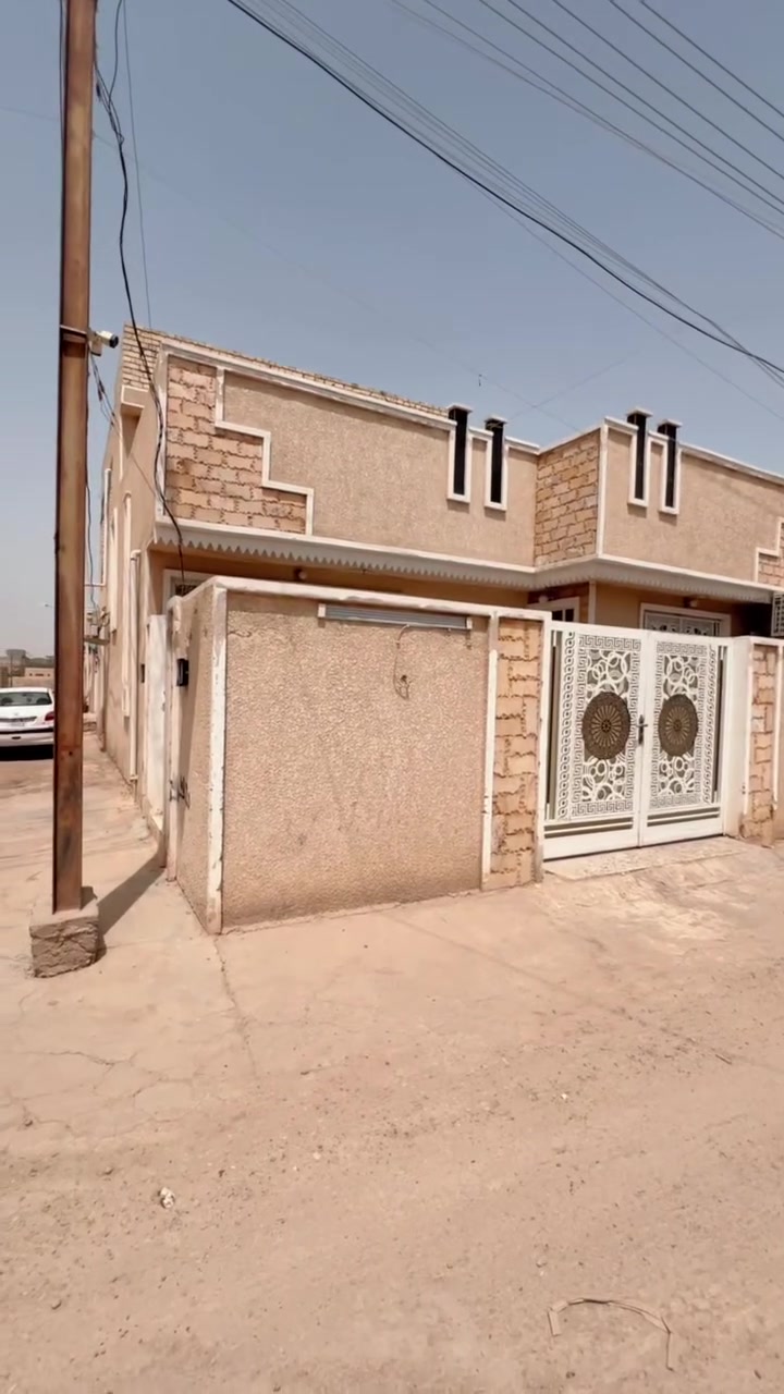 👋🏻السلام عليكم.        اعلان رقم 137🏡 بيت للبيع المساحه 150م طابو ملك صرف سكني ✅البيت يحتوي على 4 غرف نوم 🛌 استقبال مطبخحولي صحيات عدد 4الموقع بغداد منطقة البدعه قرب بوابة بغدادللاستفسار والتواصل مصطفى العبيدي ***********
