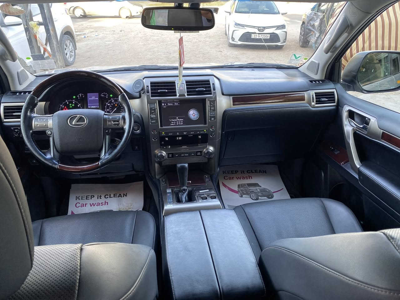 السلام عليكم. لكزز برادو موديل 2019 وارد امريكي حادث بسيط جدا صور الحادث بالمنشور مواصفات فول اعلى فئة 
رقم بغداد مميز السعر 297$ وبيها مجال للاستفسار ***********
