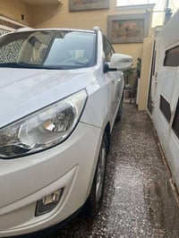 توسان خليجي موديل ٢٠١٣  بدون حادث فقط بيها طخه خفيفه ومرفقه بالصور  اي...