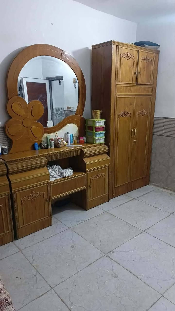 السلام عليكم
غرفة خشاب جديده ونضيفه للبيع طوريج الخيرات للبيع 

مكلف بل نشر 

***********
