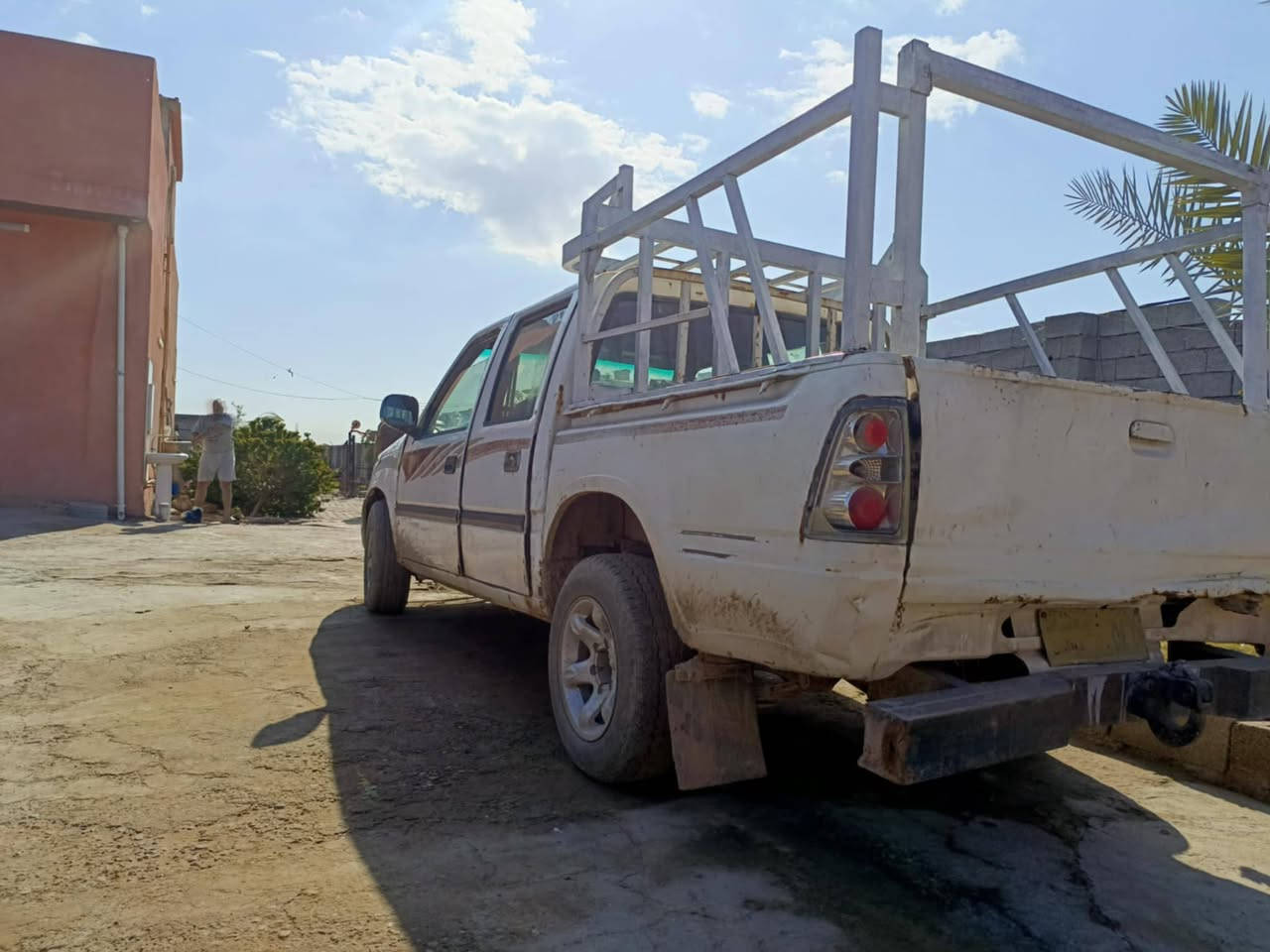 اسلام عليكم بيكم كنو دبل قماره  موديل 2006  رقم ديالى. تحويل مباشر السياره خير من الله مكينه كير  اكسل صدر نعمه  وكشرهه كله ابلادي. ماعده الجاملغ الامامي الأيمن  بي زنجار موضربه  السعر ب23وبيهه مجال بسيط. للتواصل هاذه رقمي *********** مكانهه بغداد حي اور.
