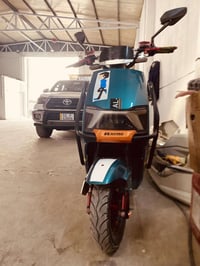 دراجه لبيع موديل 2025  مستعمله شهرين فقط سعر 9000 وبيه مجال تواصل 0750...