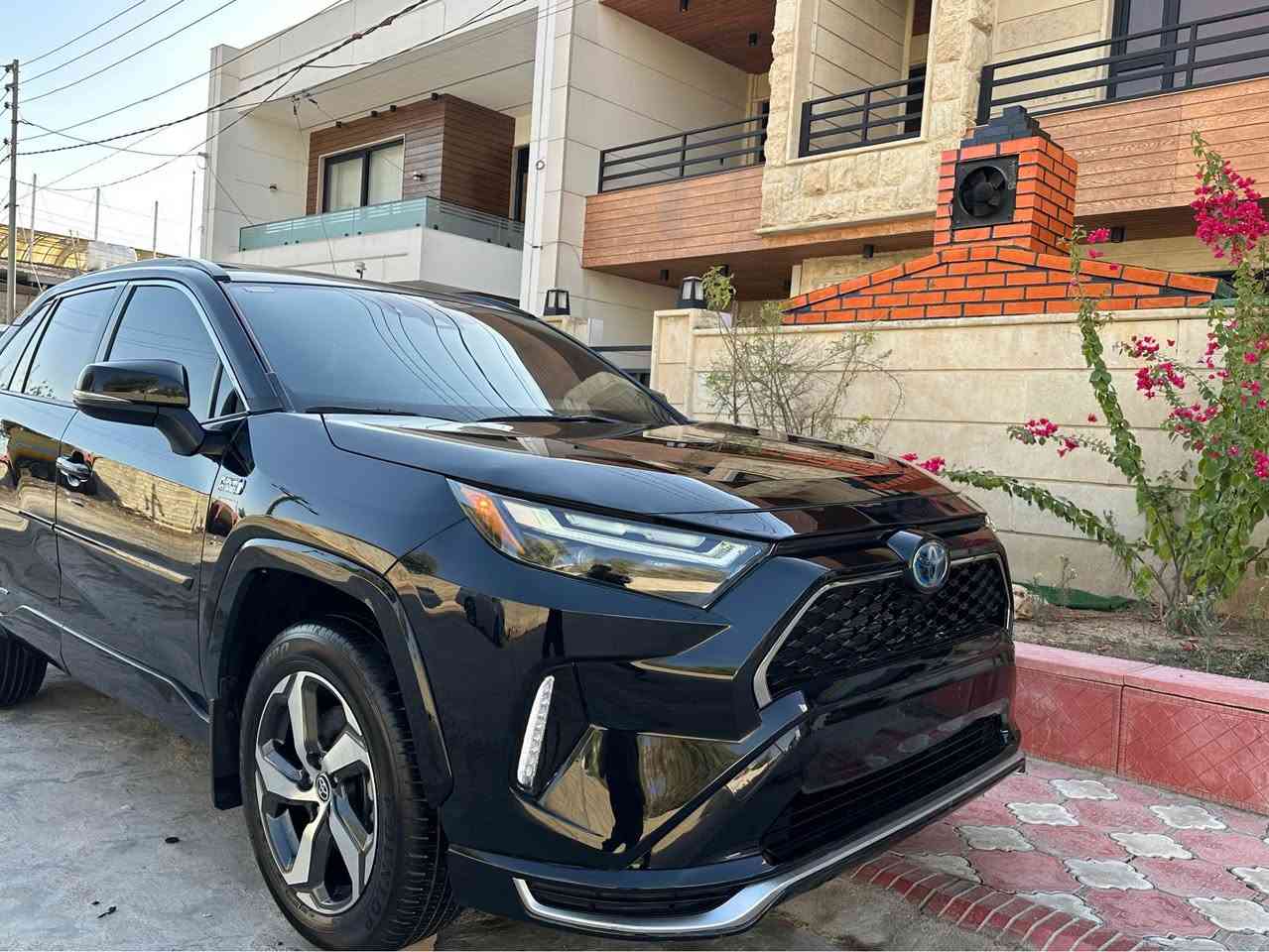 تيوتا رافور 2023 SE
 18000mil روشتوه
Hybret_plug in
واتا ٣ موده (به نزين+هايبرت+كاره باي)
فول فول مواسه فات
4*4 ده بل ئه كسل
ده عامي سپورت كامل پيشي ليده،صلايت،به صمه يه،AC له سه ر به صمه يه،كوشنه كاني كاره بايه،سپورت نورمال ئيكويه ،راداره، هه ر ٤ درگاكه ي به صمه يه،سنوق شه فته، سنوق كاره بايه، سوكان ئيته ره، هه موو كوشنه كاني ئيته ره به كوشني دواوه ش.ته نها يه ك روبعيك درگاي سه كن بوياخه.ارباگ سوكان سيسته مه.پيش و دواي كه پسه.زور زور مواسه فاتي تري تيايه

***********
سليماني السليمانية, العراق
