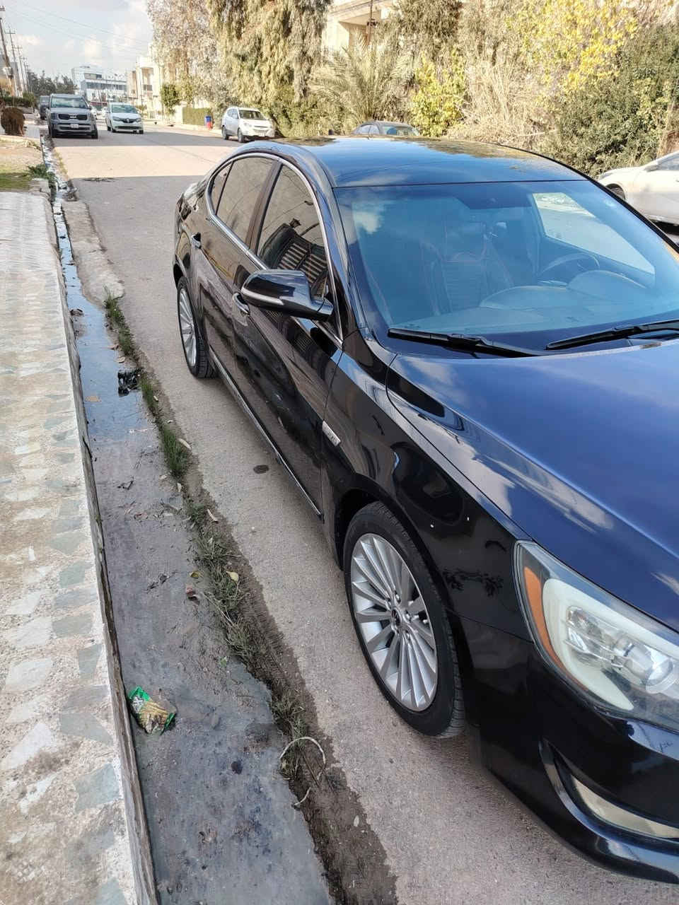 السلام عليكم
كادينزا ٢٠١١ وارد كوري للبيع
السعر (١١٠) ورقة وبيها مجال للطيبين
لون اسود محرك (٢٧٠٠) المرغوب 
(٦) سلندر قطعتين صبغ البوند وجاملغ الامامي اليمين بدون دواخل شرط 
كير ومحرك شرط  
تبريد تدفئة المقاعد الامامية (الكشنات) تدفئة 
تحكمات ستيرن اشارة ترحيب بالباب سيارة جديدة ماناقصها شي 
السيارة بأسمي رقم جديد دهوك سنوية جديدة لي ٢٠٣٠ وهزة جديدة لي شهر الخامس ٢٠٢٦
ملاحظة : بدون كوبون بانزين
المكان موصل - الجانب الايسر - حي الوحدة
***********
***********
