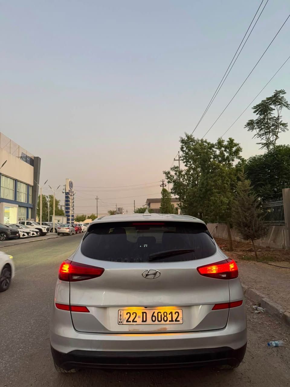 Tucson 2019 
سەیارەکە بەس بۆنیدی سبوغە لەگەر قەپاغی سندوقی بێ ئێرباگ بێ ناو گرتن ماصفاتی فوللە برێک بەسمە و ئۆتۆ هۆلد و ئۆتۆ پارک و رادار و خەتی جادە و تحدی سرحە و مۆدی ئیکۆ و نۆرمال و سپۆرت سەیارەکە گێر و مەکینە و کارەبایاتی بە شەرتە دەبڵ گێرە سەنەوی و هەزە و ژینگە و رێگاو بەنی بە شەرتە تحویل و غەرامەش بە شەرتە
سحری ١٤٣ وەرەقە و مەجالێ کەم 
***********
*********** أربيل, العراق
