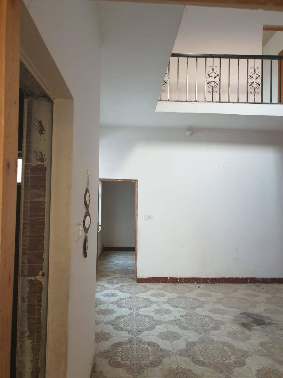 السلام عليكم يوجد مشتمل البيع  حي الشهداء غرفتين وستقبال ومطبخ وصاله وكراج واسع السعر خاص المساحة ١٣٢ متر شارع ١٠ مراجعة مكتب العباسي هاتف و*********** و***********
