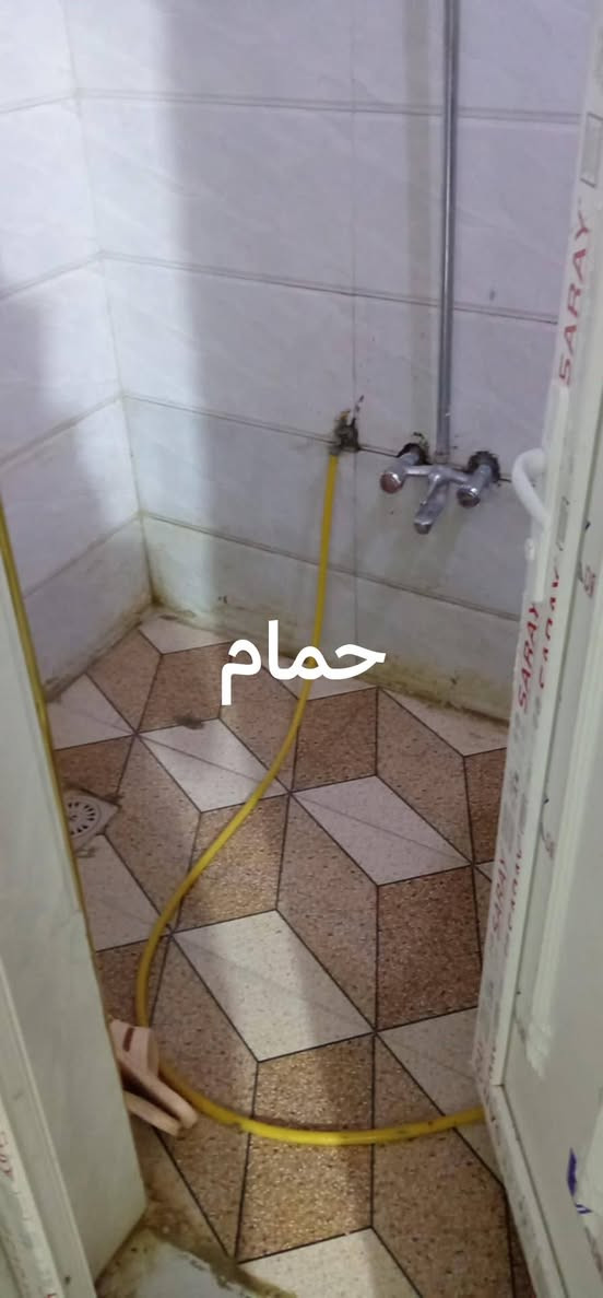 السلام عليكم ورحمة الله وبركاته بيت للبيع زراعي مساحه ١٤٠ بناء طابوق حديث يتكون من غرفتين او صاله او براني او مطبخ او حمام في حي الويرسي عله طريق الزوار يم ملعب السنبله للاستفسار الاتصال على الرقم او مراسله الصفحه ***********
