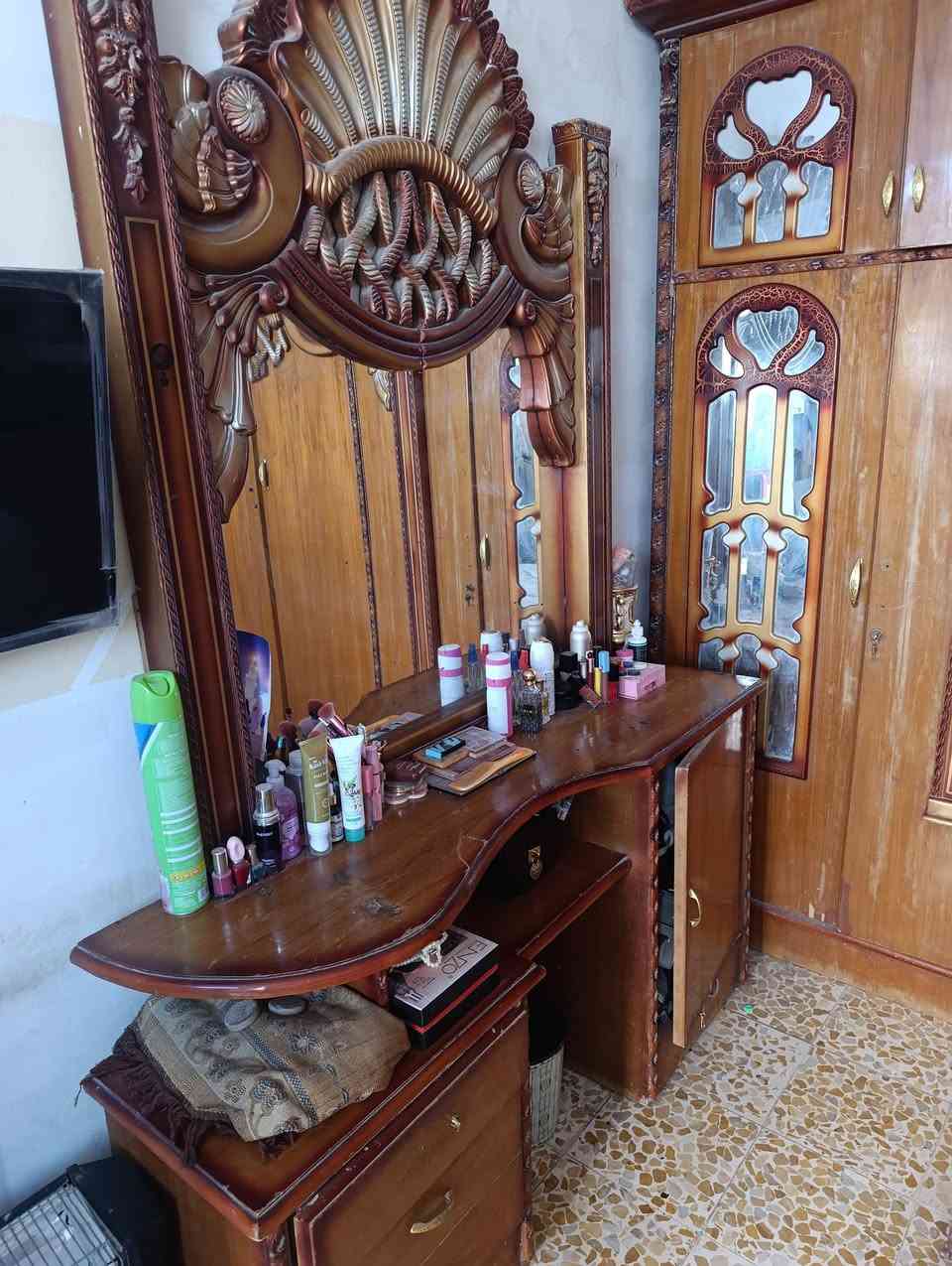 السلام عليكم غرفه صاج للبيع كنتور ملحق 6 بيبان 
350 وبيهة مجال مستعجل عله بيعتهة ***********
