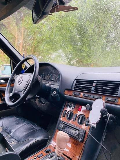 سلام عليكم مارسدس للبيع مكفوله كفاله عامه مصبوقه صبق عام لجماليه فقط  حداديه جديده تبريد شغال مكينه بلاديه 70 وبيه مجال مكانها بنجف ***********
