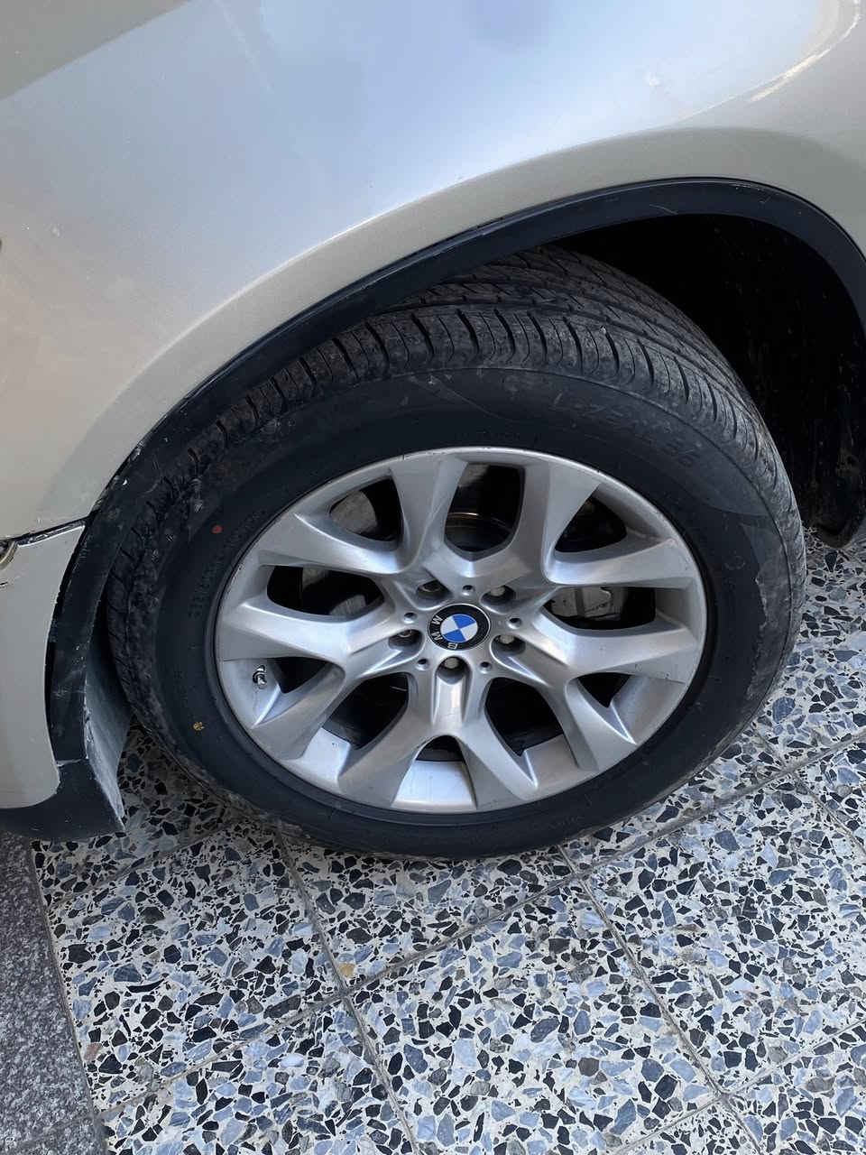 السلام عليكم BMW X6 2009
محرك n54 توين تيربو 
مواصفات السيارة
بوب شفط و جنطة شفط 
تدفئة كشنات 
السيارة 4مقاعد vip 
وارد امريكي سونار السيارة مرفق وية الصور 
السعر 130 وبيها مجال 
***********
