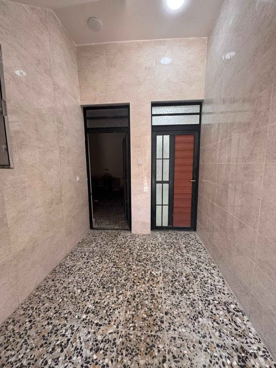 ه

🏠 شقة للإيجار (طابق أول)

✅ تتكون من:

* استقبال
* مطبخ
* غرفتين  نوم
* تشطيب زيرو

📍 العنوان:
الدورة – أبو دشير – قرب مستوصف التحدي

📞 للاستفسار والاتصال:
***********

***********

✨ فرصة مناسبة للسكن وفي موقع مميز.
