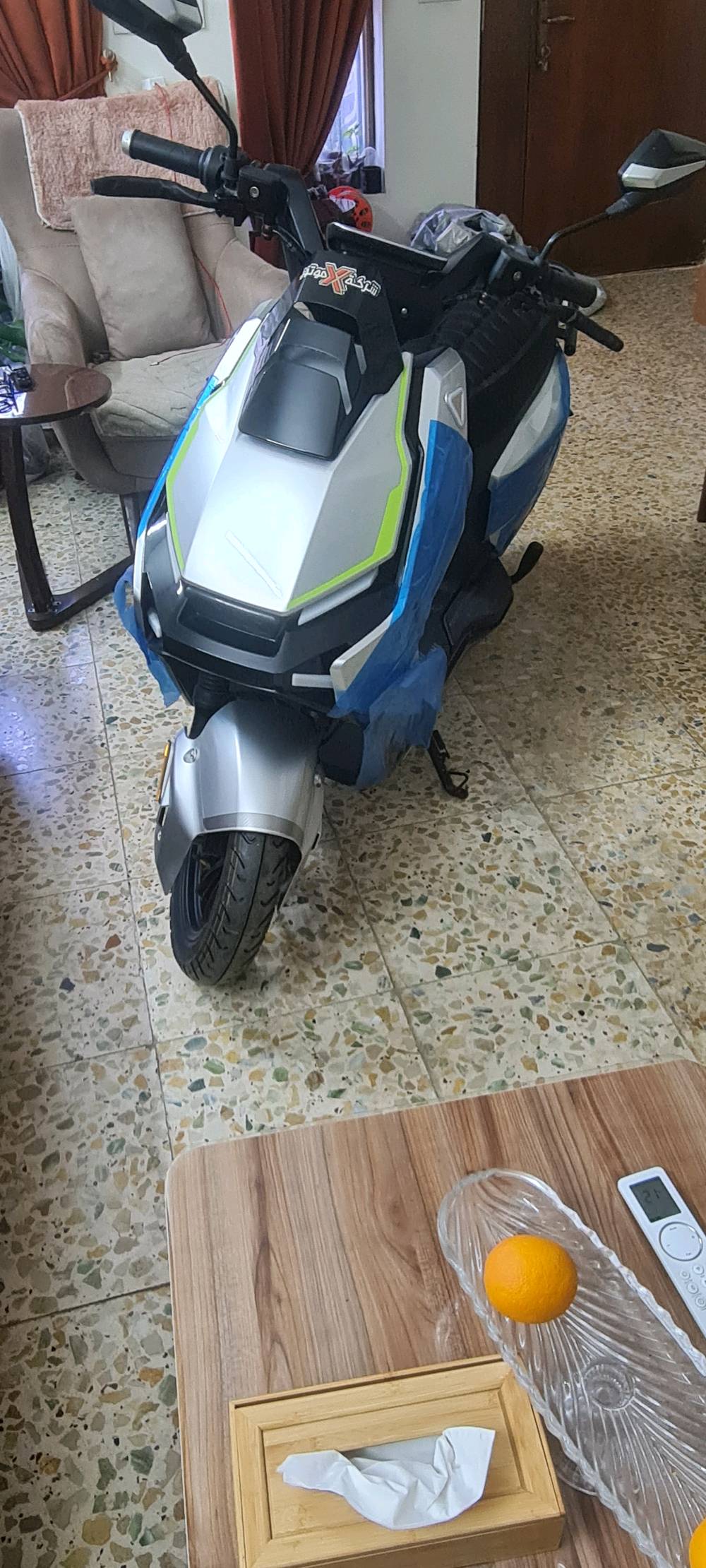دراجة شحن فضائي جديدة زيرو مماشية من النقل للباب ملف ٢٠٠٠واط ٦بطاريات مسطرة حجم كبير سرعة ٧٥_٨٠كلم المسافة بالشحنة ٧٠_٨٠ كلم نظام٣سرع لايت زينون لونين ابيض وشمسي نشرات ملونة متغيرة بصمة وسويج تشغيل نظام حماية ضد السرقة إطارات حجم ١٢بريكات دسك هيدروليك دبلات امامي وخلفي هدروليك مساحة خزن واسعة شحن موبايل قاطع دورةمع هدية جادر كبير وغلاف كشن طبي العنوان بغداد رقمي ***********