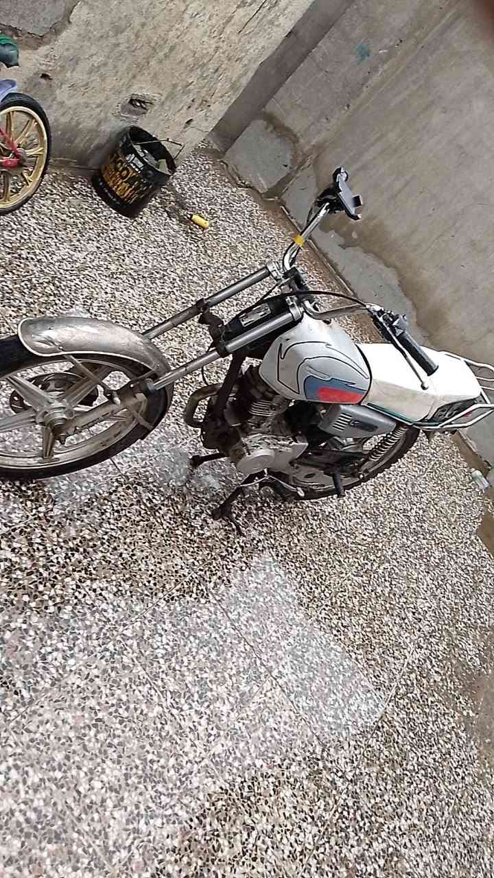 سلام عليكم دراجه للبيع دراجه دراجه نضيفه مابيها بس كايمه يحتاجله تجفيت موديل 19 تايرات جديد قبل سبوع شديتهن دبلات جددد كشن جديد تانكي جديد عقل جديد ويالته جوبلس جدد بس عوزه تجفيت مكاني بغداد مدينه *********** رقمي الصدر سعر 225 وبيه مجال
