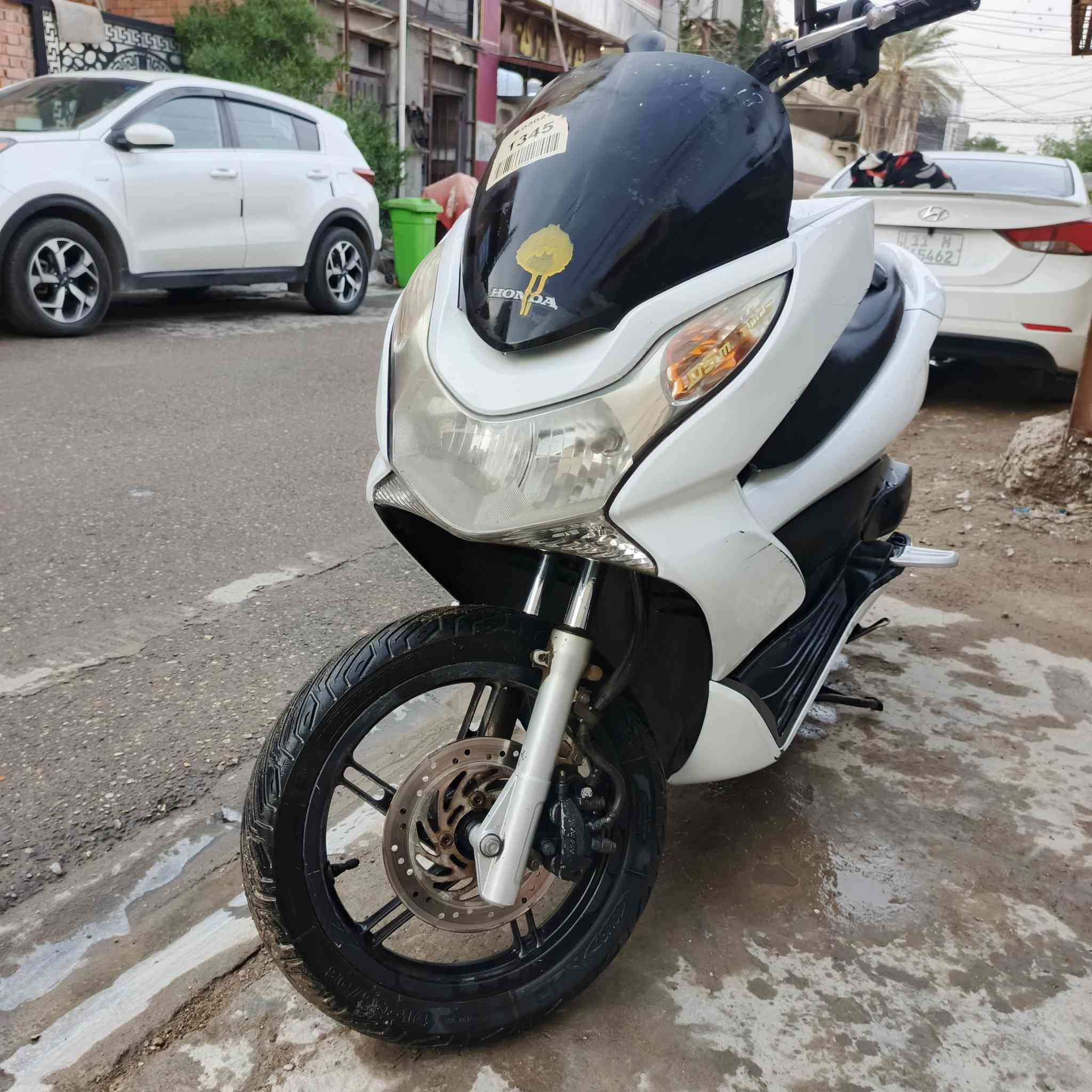 السلام عليكم للبيع دراجه pcx جيل الاول موديل 16ياباني السعر 10 ونص العنوان بعقوبه خلف المحافظه الاتصال ***********
