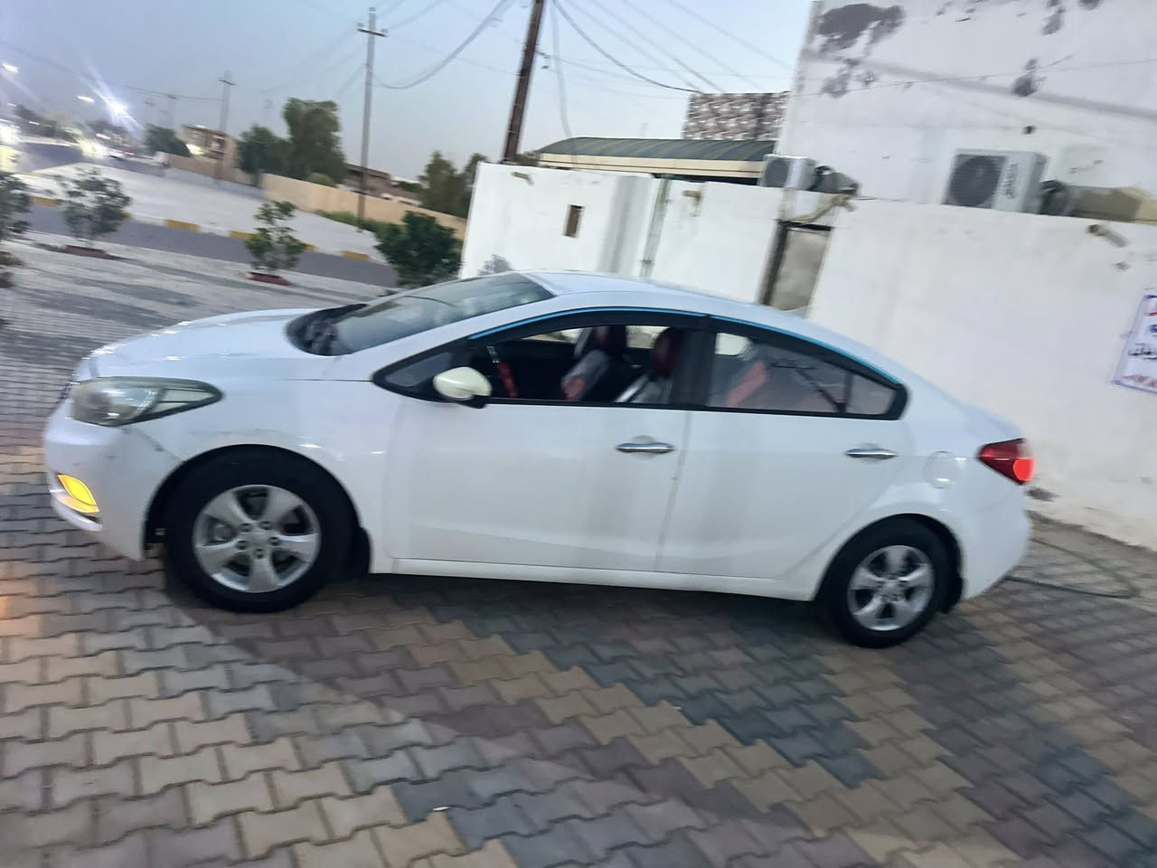 السلام عليكم 
سيراتو مديل ١٤ خليجي 
رقم واسط 
تحويل مباشر سنويه جديده 

مكينه ١٦٠٠ بيكاتشو ياباني 
السياره بيه جاملق وبنيد 
مكان السياره واسط 
سعر ٧٥ 
سياره جاهزء 
***********

